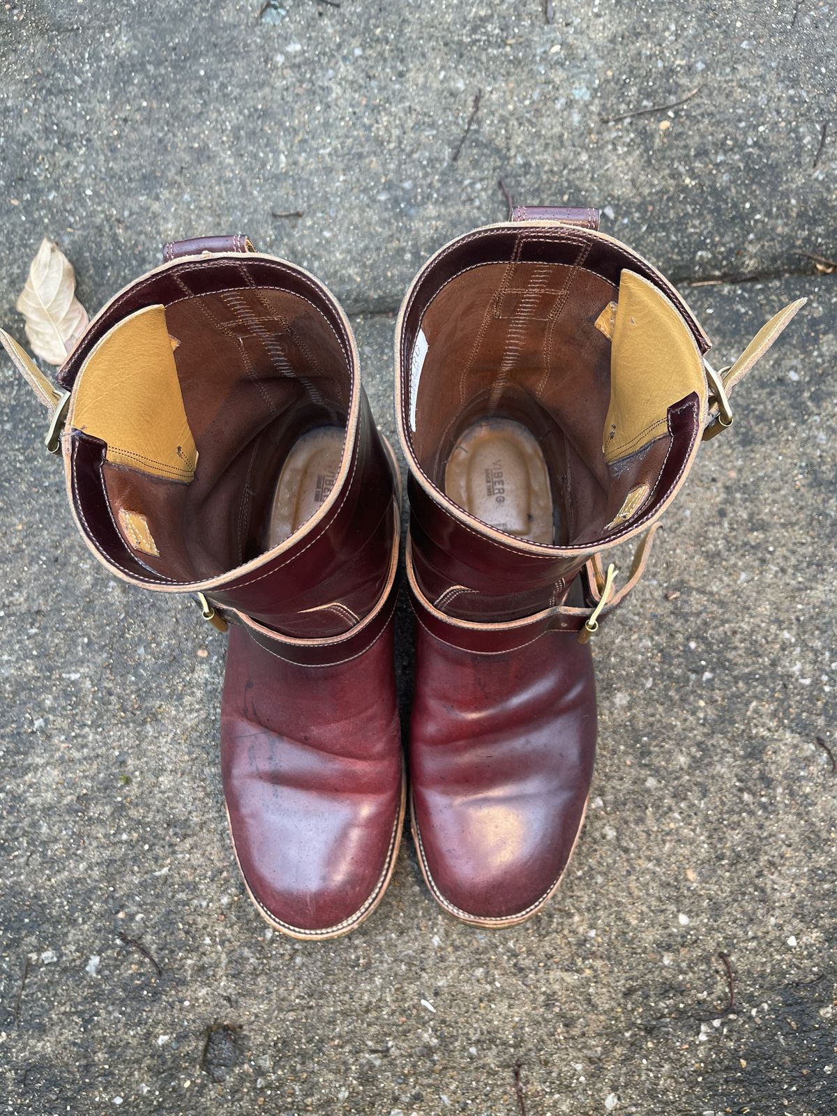 Photo by patinathunderdome on December 4, 2021 of the Viberg Engineer in Horween Color 8 Shell Cordovan.