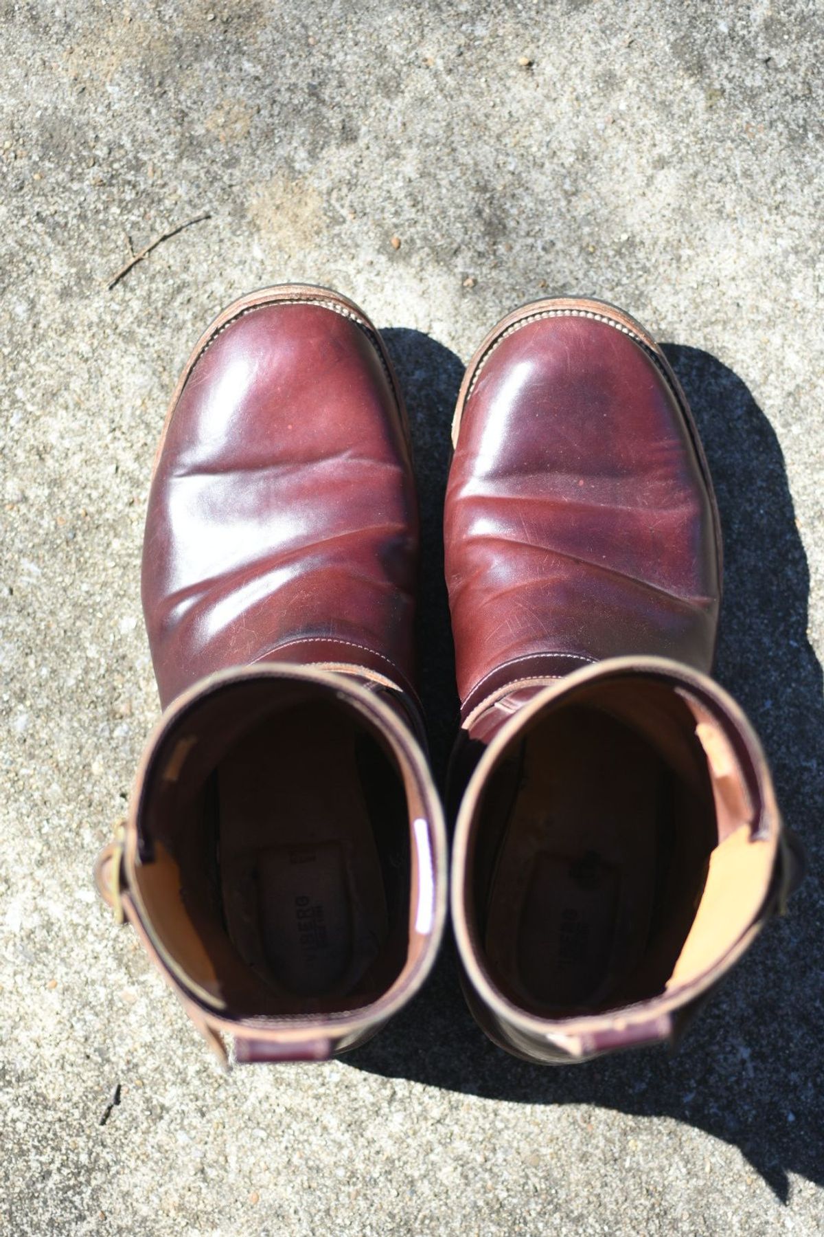 Photo by patinathunderdome on March 2, 2022 of the Viberg Engineer in Horween Color 8 Shell Cordovan.