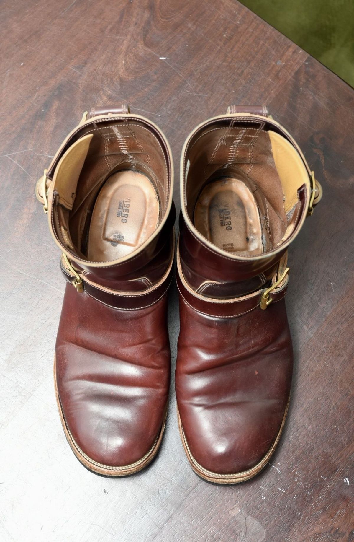 Photo by patinathunderdome on April 3, 2022 of the Viberg Engineer in Horween Color 8 Shell Cordovan.