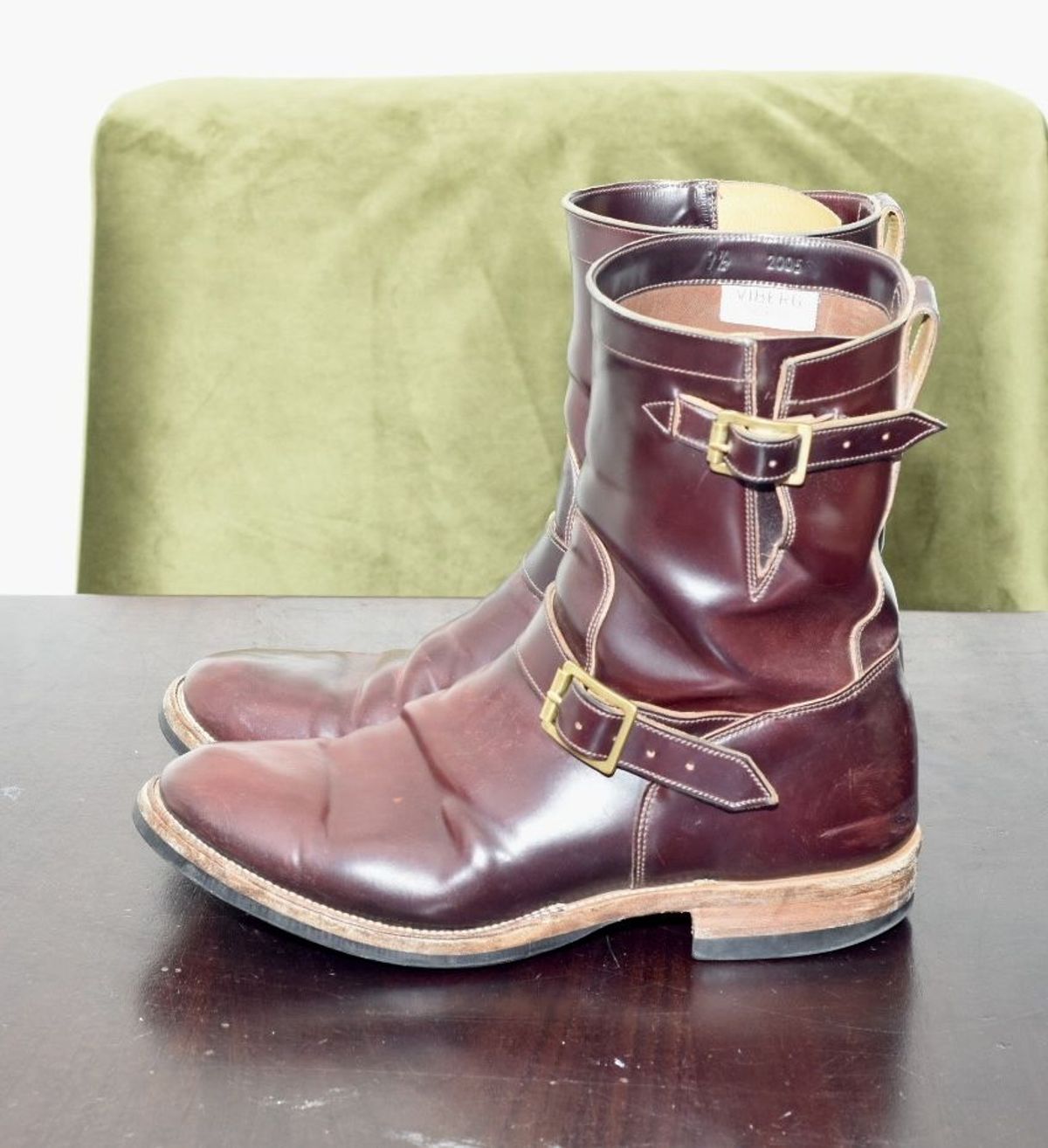 Photo by patinathunderdome on April 3, 2022 of the Viberg Engineer in Horween Color 8 Shell Cordovan.