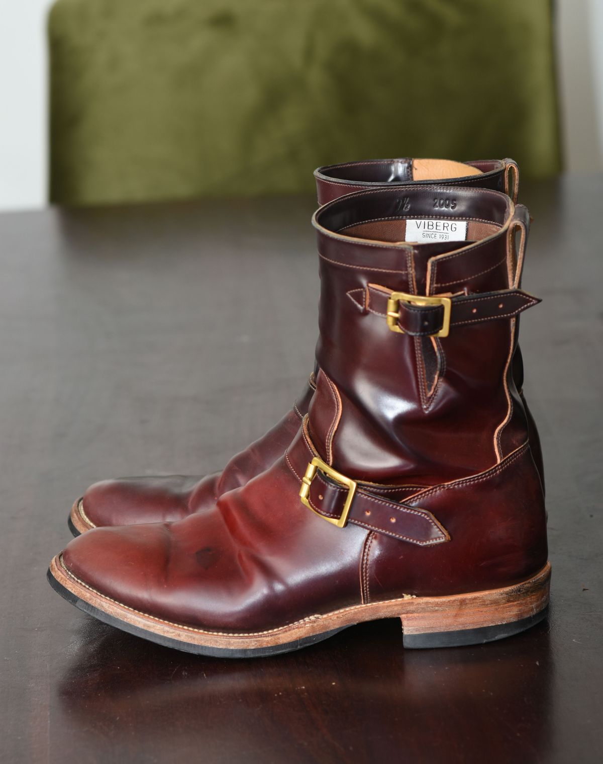 Photo by patinathunderdome on May 4, 2022 of the Viberg Engineer in Horween Color 8 Shell Cordovan.