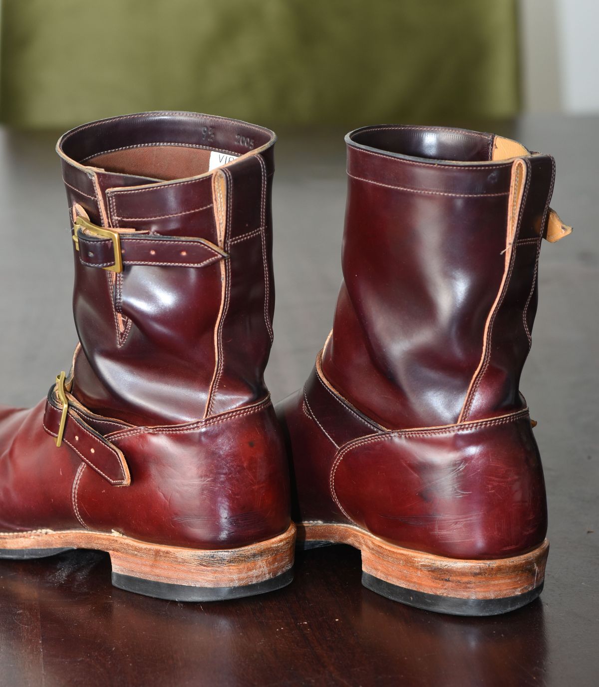 Photo by patinathunderdome on May 4, 2022 of the Viberg Engineer in Horween Color 8 Shell Cordovan.