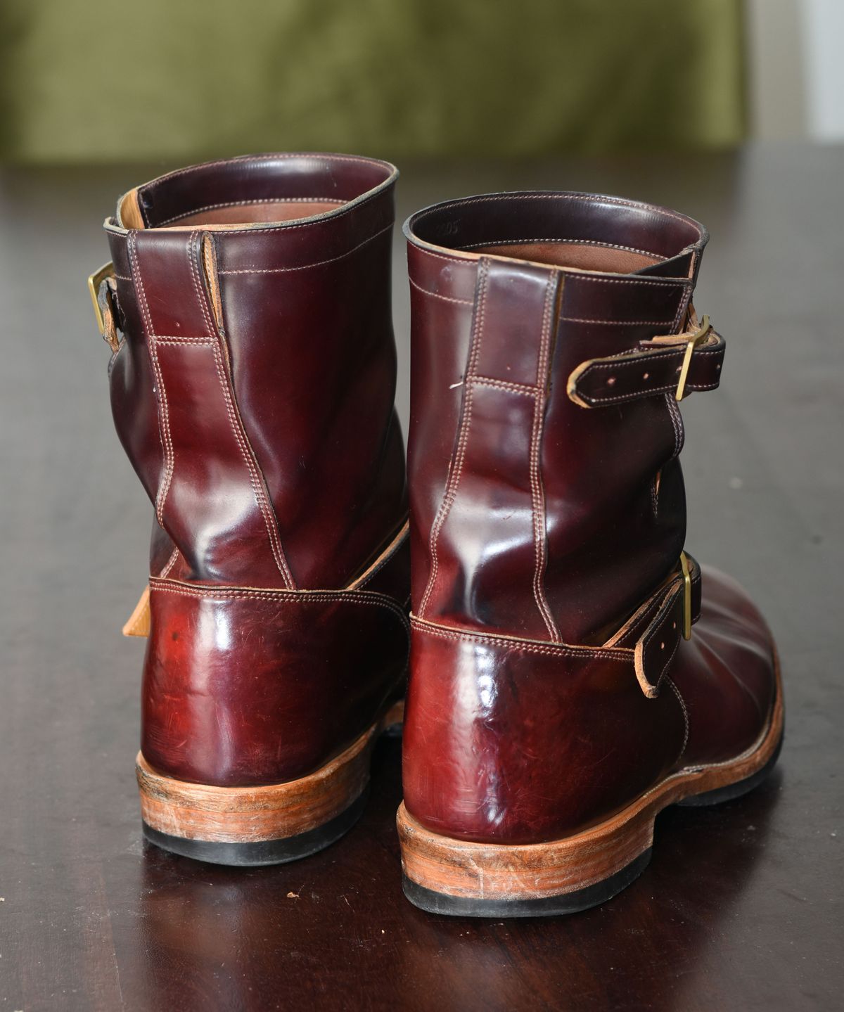 Photo by patinathunderdome on May 4, 2022 of the Viberg Engineer in Horween Color 8 Shell Cordovan.