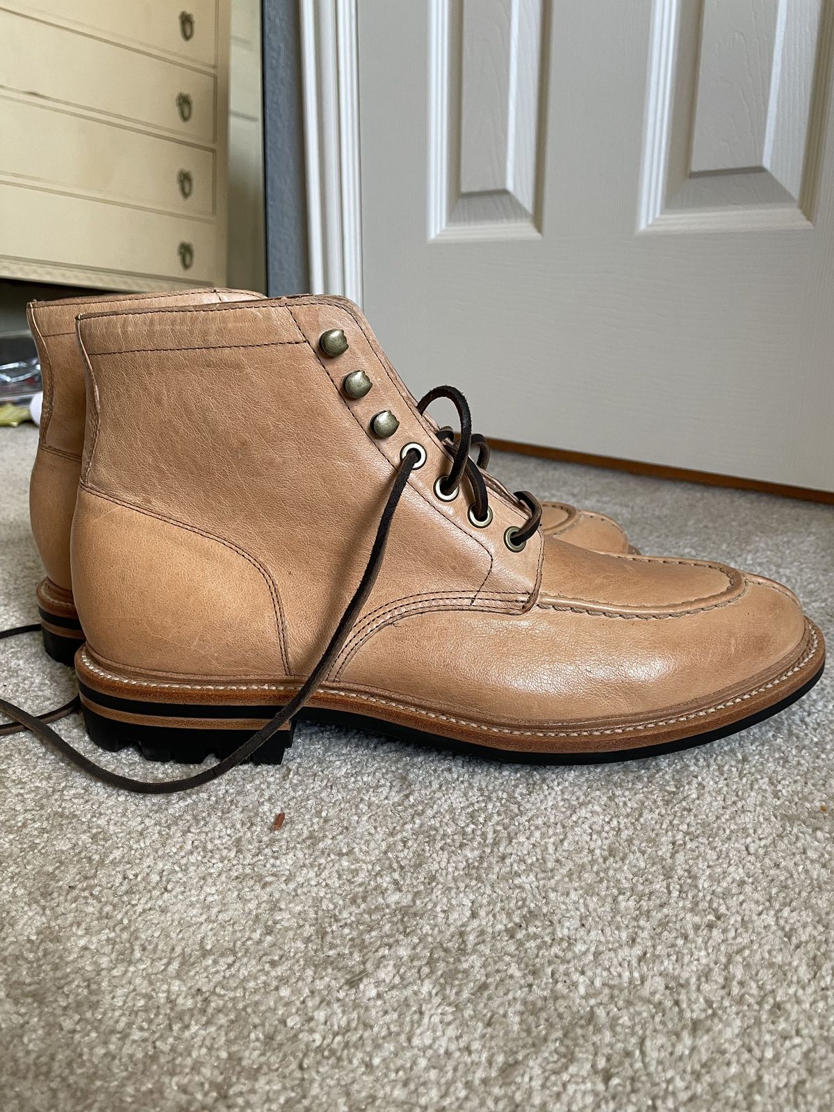 Photo by patinathunderdome on November 1, 2021 of the Grant Stone Ottawa Boot in Incas Natural Kangaroo.