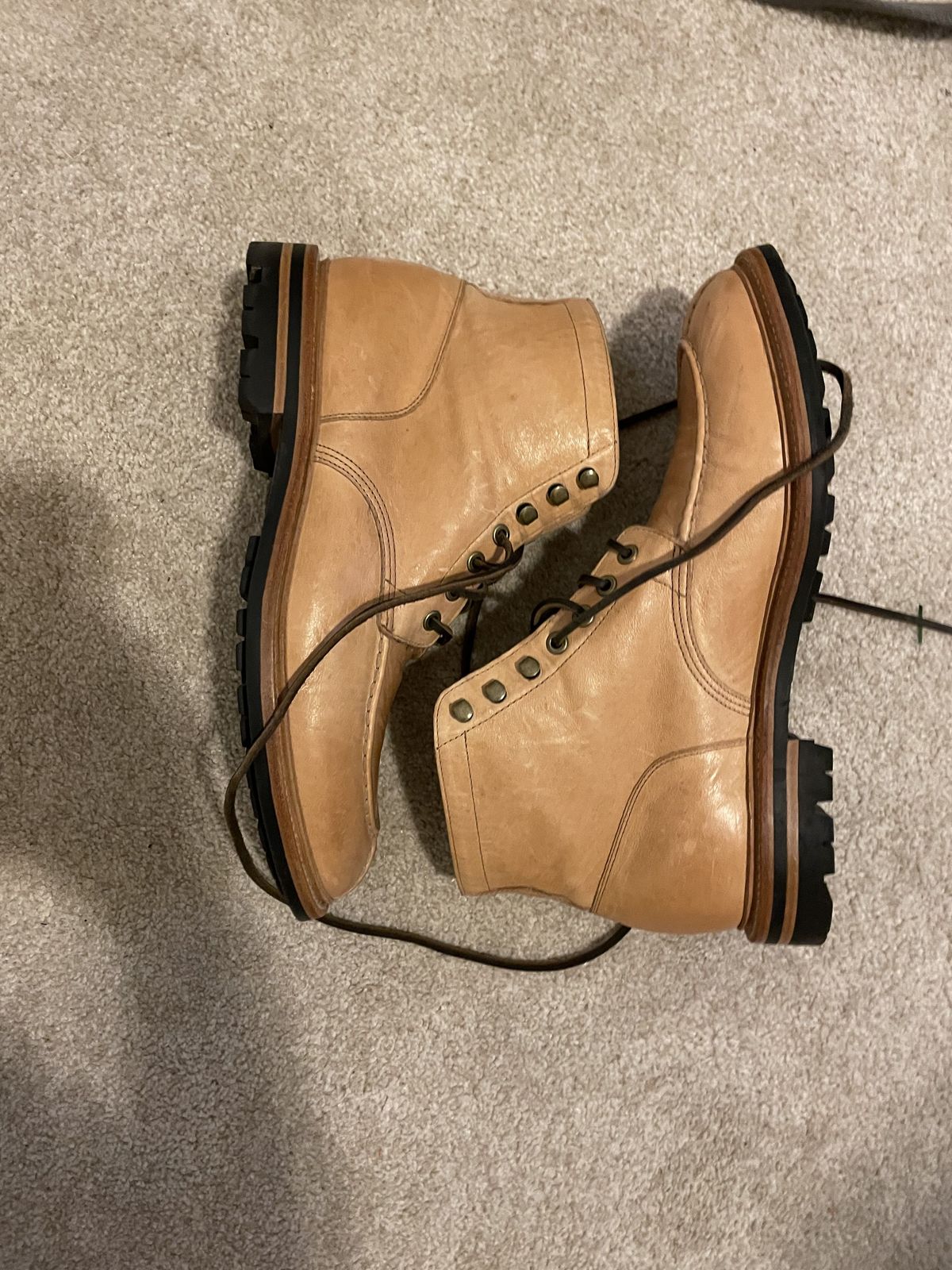 Photo by patinathunderdome on December 6, 2021 of the Grant Stone Ottawa Boot in Incas Natural Kangaroo.