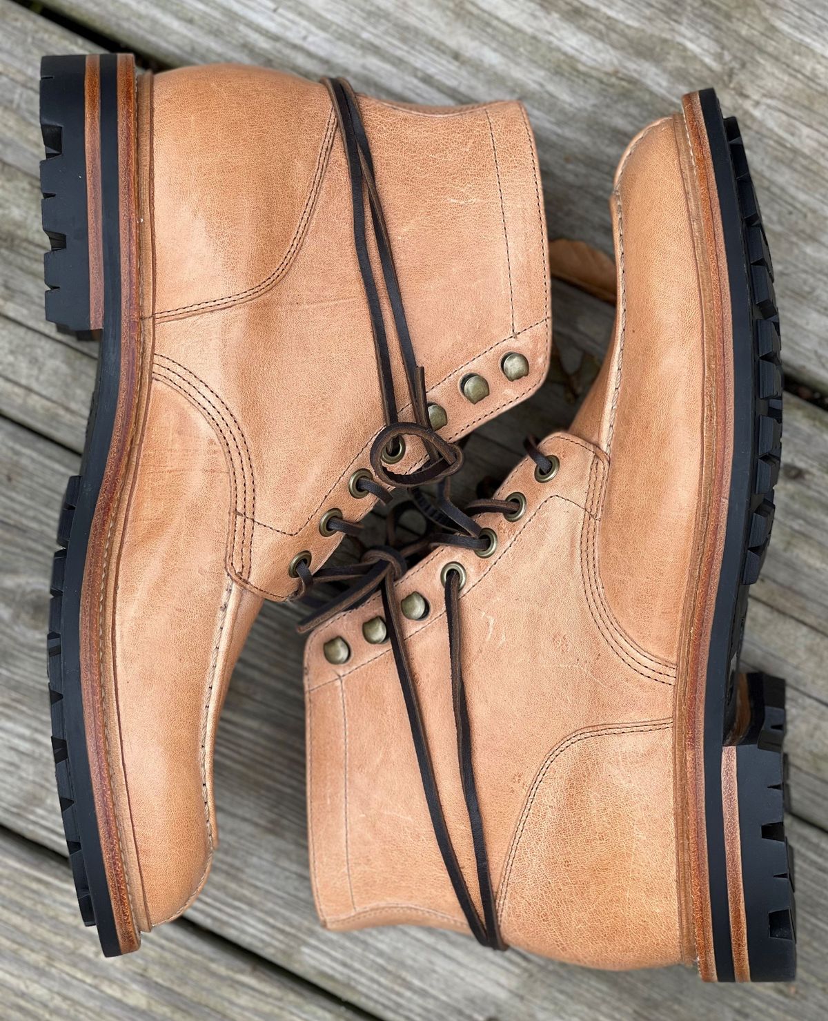 Photo by patinathunderdome on November 2, 2021 of the Grant Stone Ottawa Boot in Incas Natural Kangaroo.