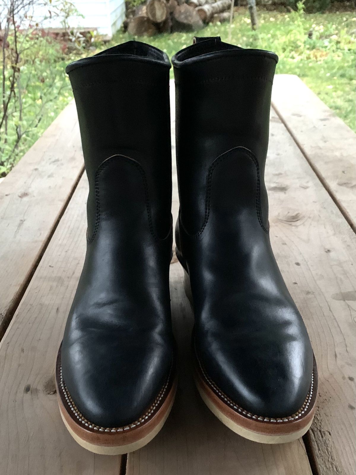 Photo by patinathunderdome on November 1, 2021 of the Prof Barnets Cliffwood Boots in Maryam Black Horsebutt.