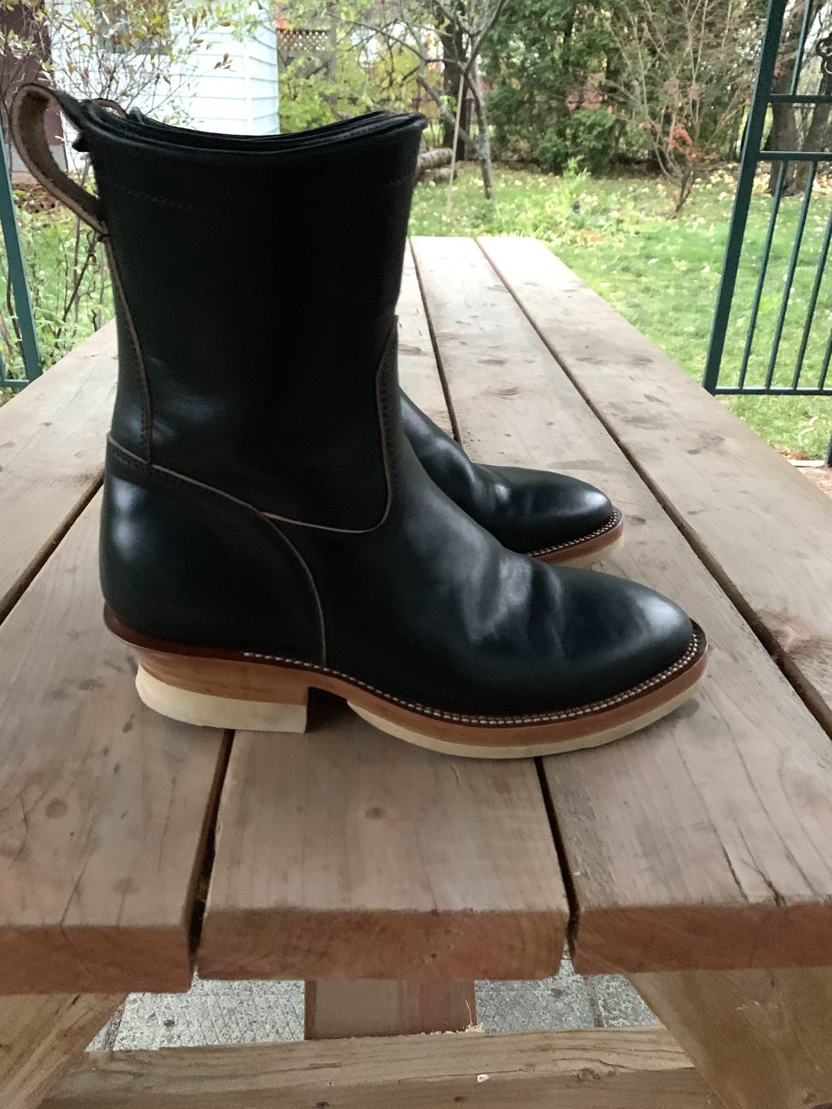 Photo by patinathunderdome on November 1, 2021 of the Prof Barnets Cliffwood Boots in Maryam Black Horsebutt.