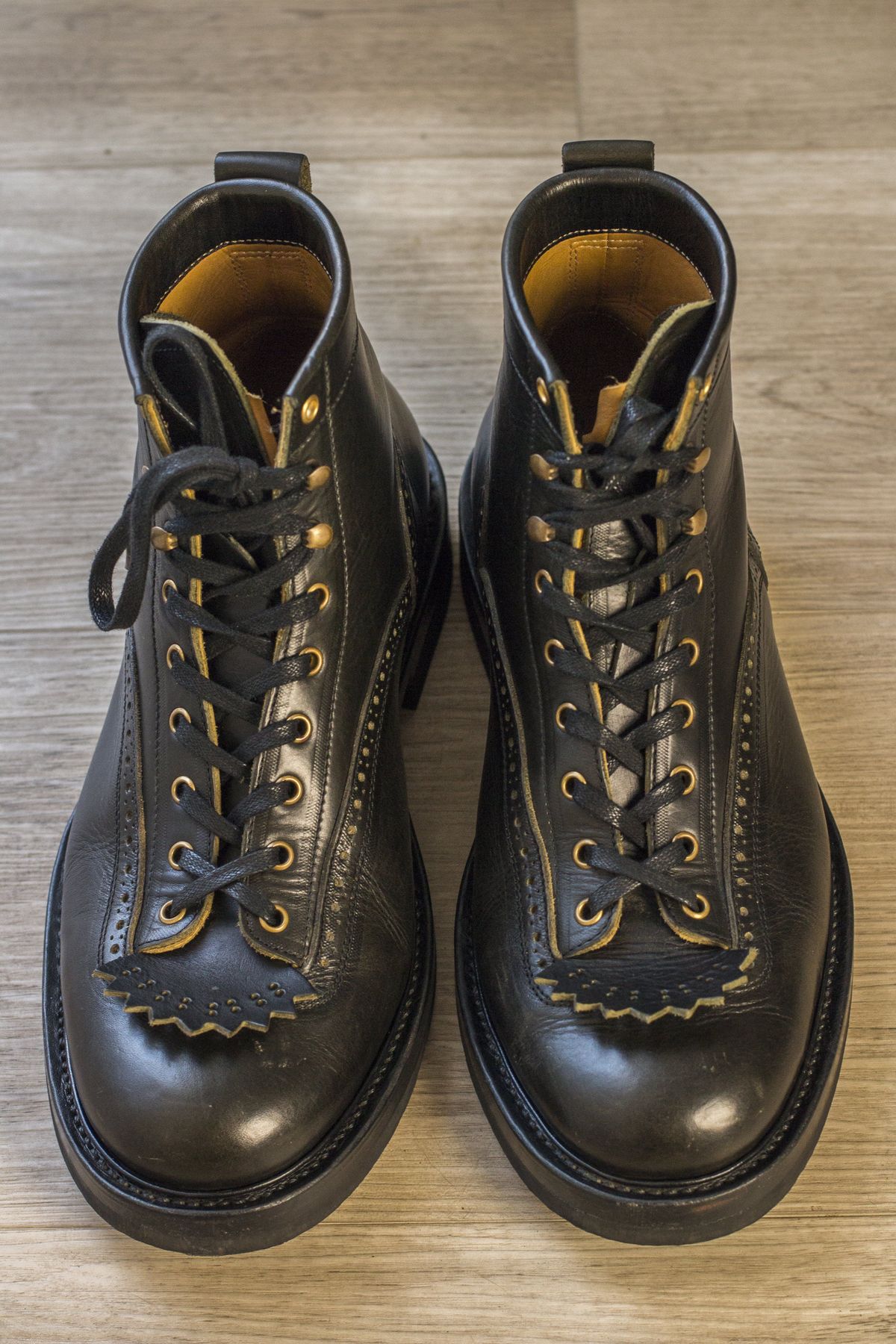 Photo by patinathunderdome on November 5, 2021 of the Sagara Valiant in Badalassi Carlo Oliva Minerva Overdyed Black.