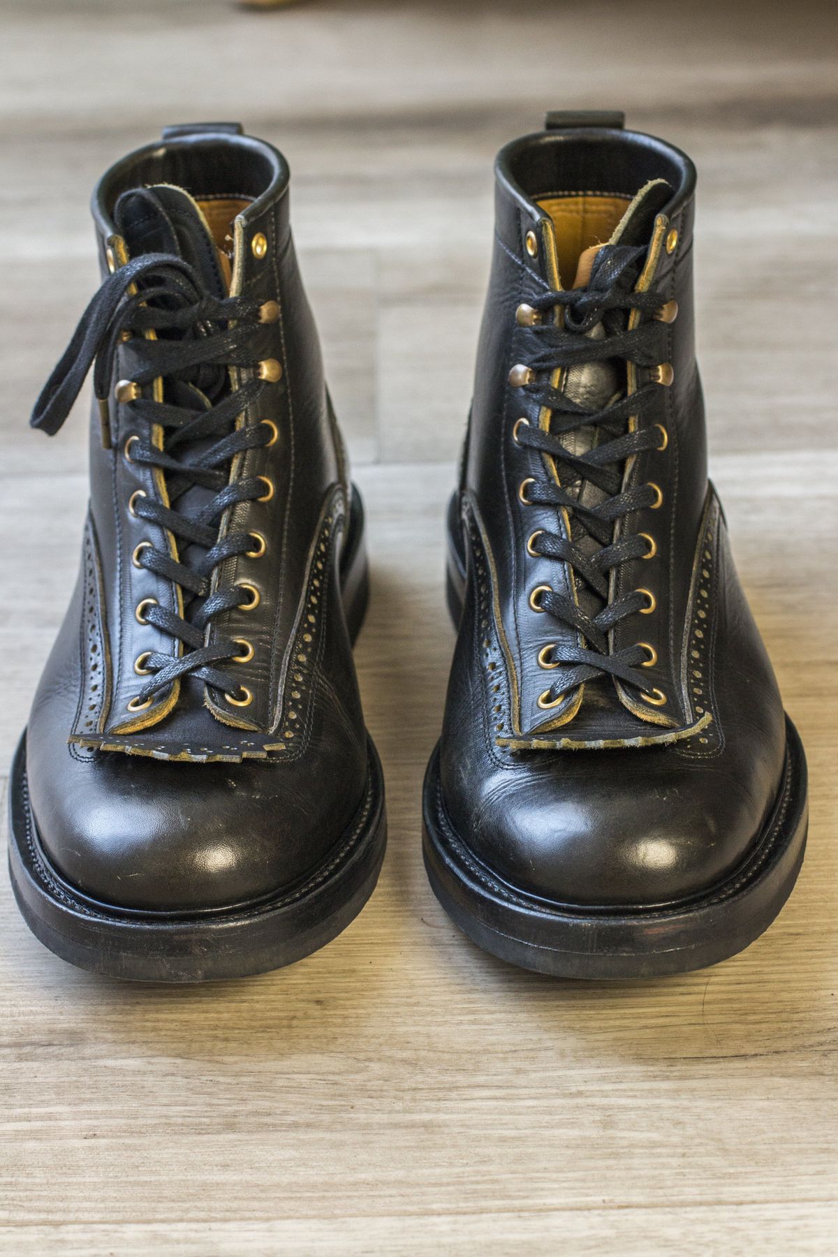 Photo by patinathunderdome on November 5, 2021 of the Sagara Valiant in Badalassi Carlo Oliva Minerva Overdyed Black.