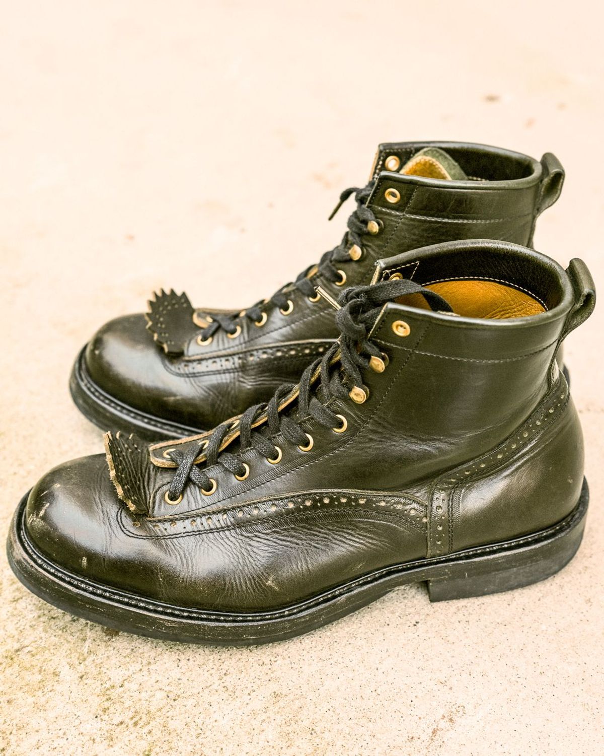 Photo by patinathunderdome on February 6, 2022 of the Sagara Valiant in Badalassi Carlo Oliva Minerva Overdyed Black.