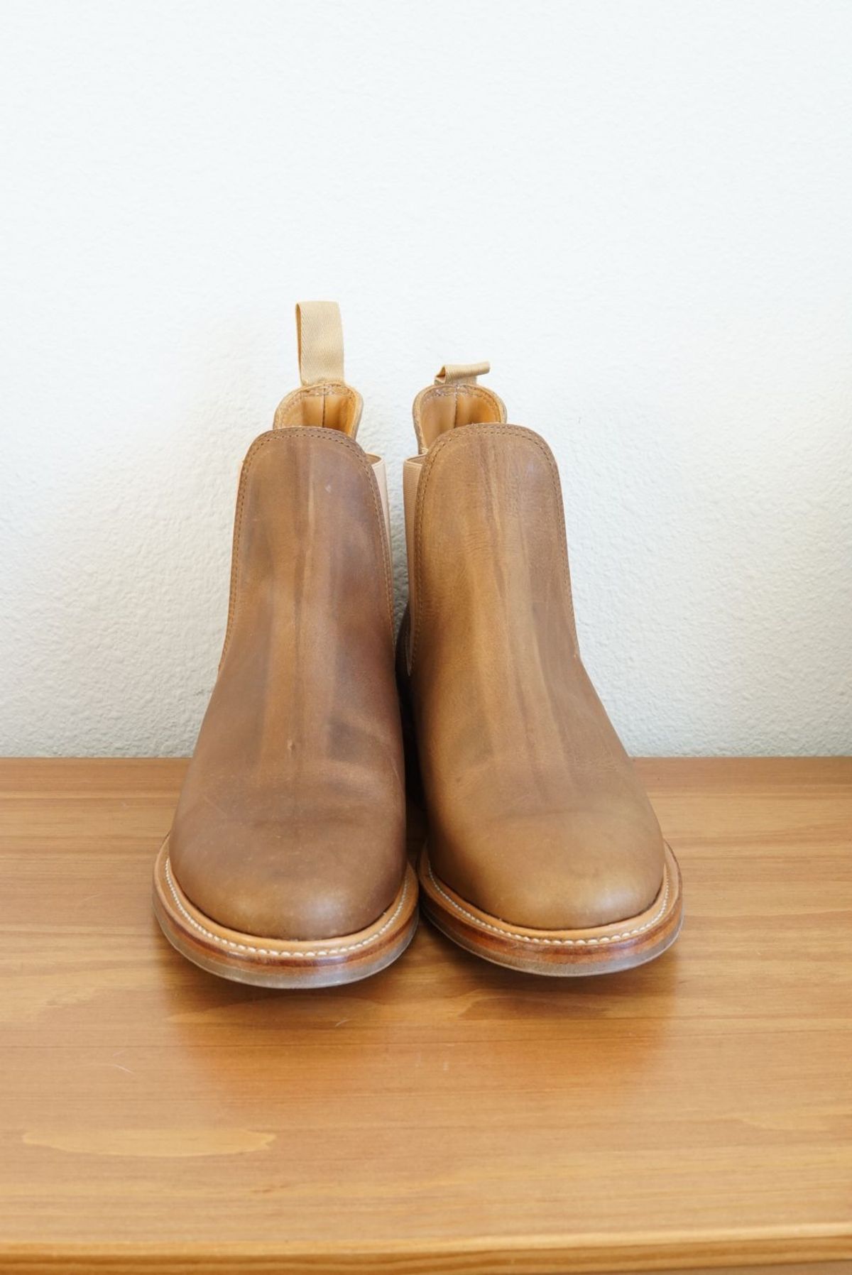 Photo by patinathunderdome on October 1, 2021 of the Viberg Chelsea in Camel Oiled Calf.