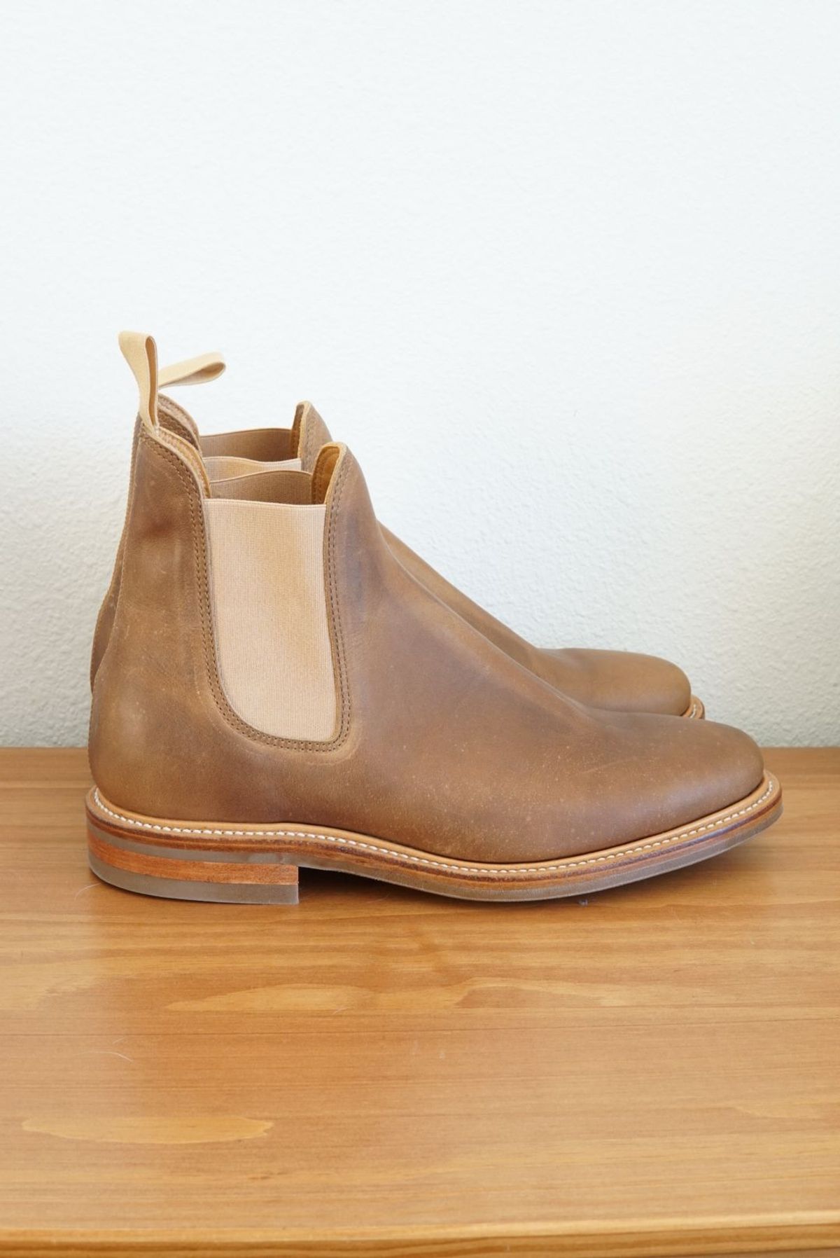 Photo by patinathunderdome on October 1, 2021 of the Viberg Chelsea in Camel Oiled Calf.
