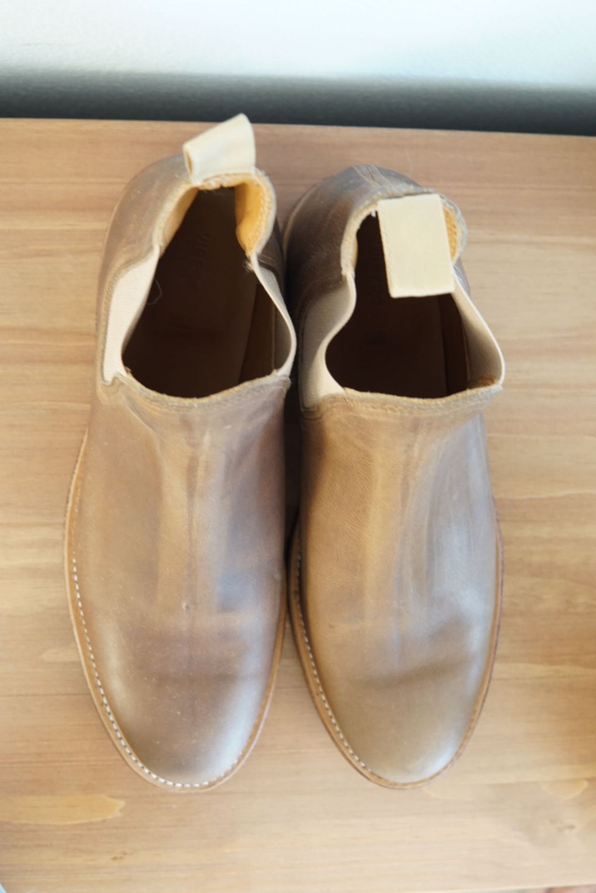 Photo by patinathunderdome on October 1, 2021 of the Viberg Chelsea in Camel Oiled Calf.
