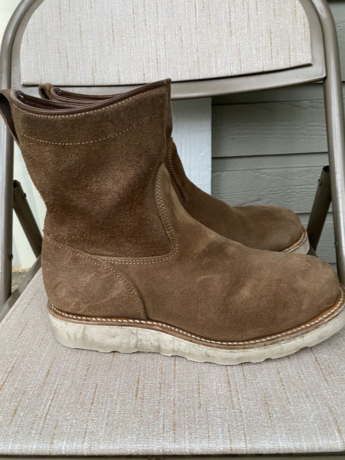 Photo by patinathunderdome on November 2, 2021 of the Viberg Roper Boot in Horween Natural Chromexcel Roughout.