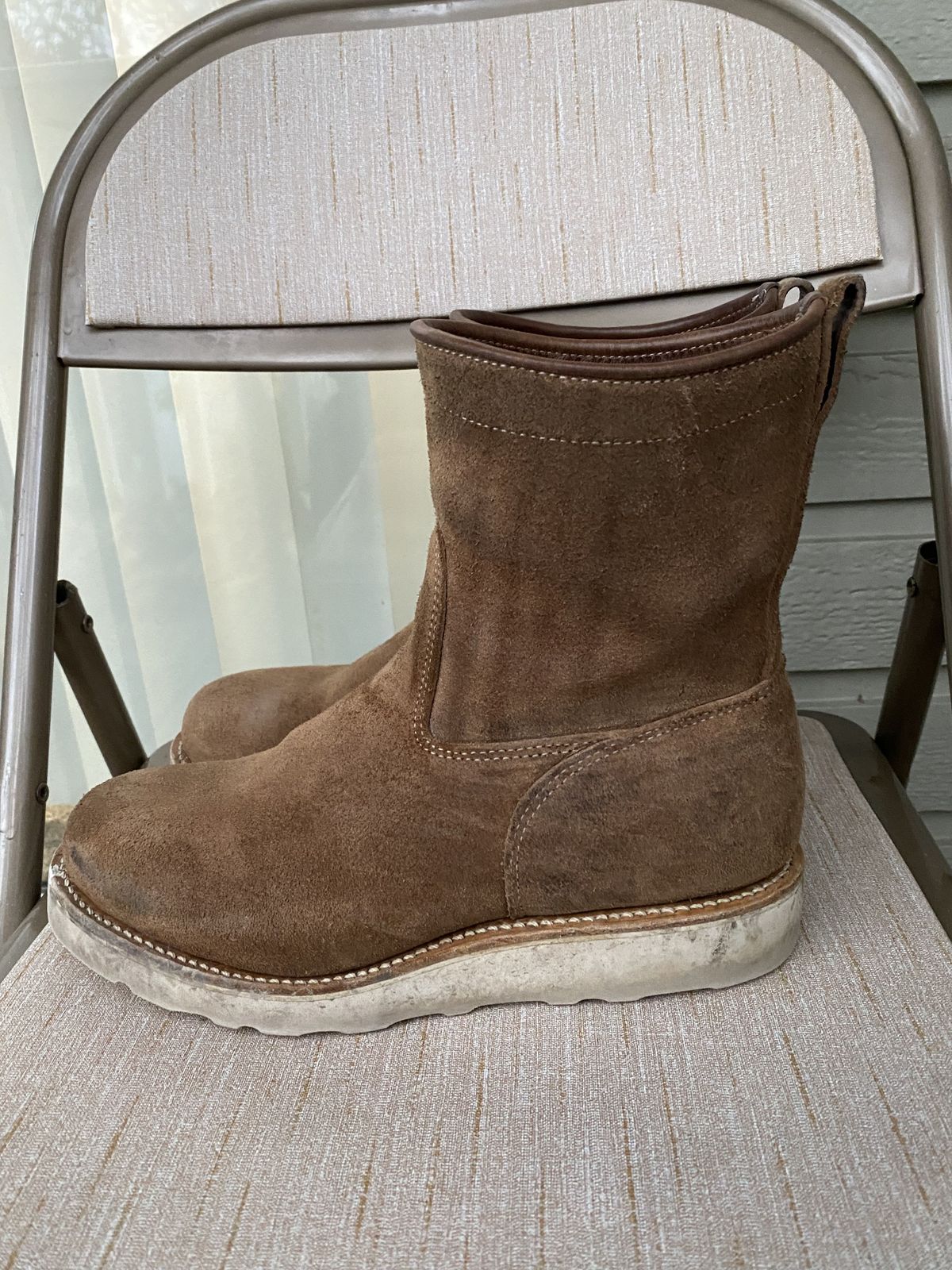 Photo by patinathunderdome on November 2, 2021 of the Viberg Roper Boot in Horween Natural Chromexcel Roughout.