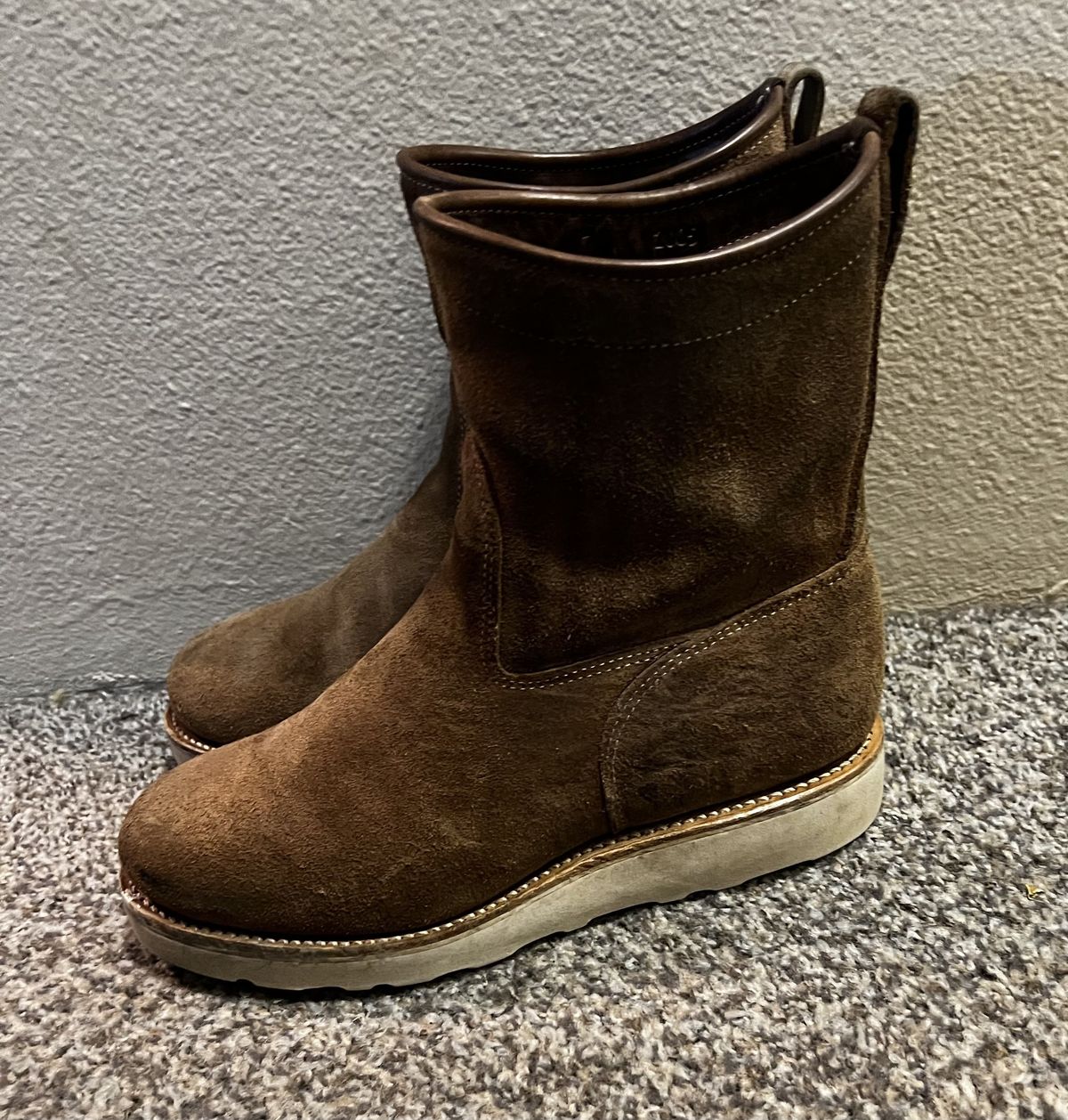 Photo by patinathunderdome on December 3, 2021 of the Viberg Roper Boot in Horween Natural Chromexcel Roughout.