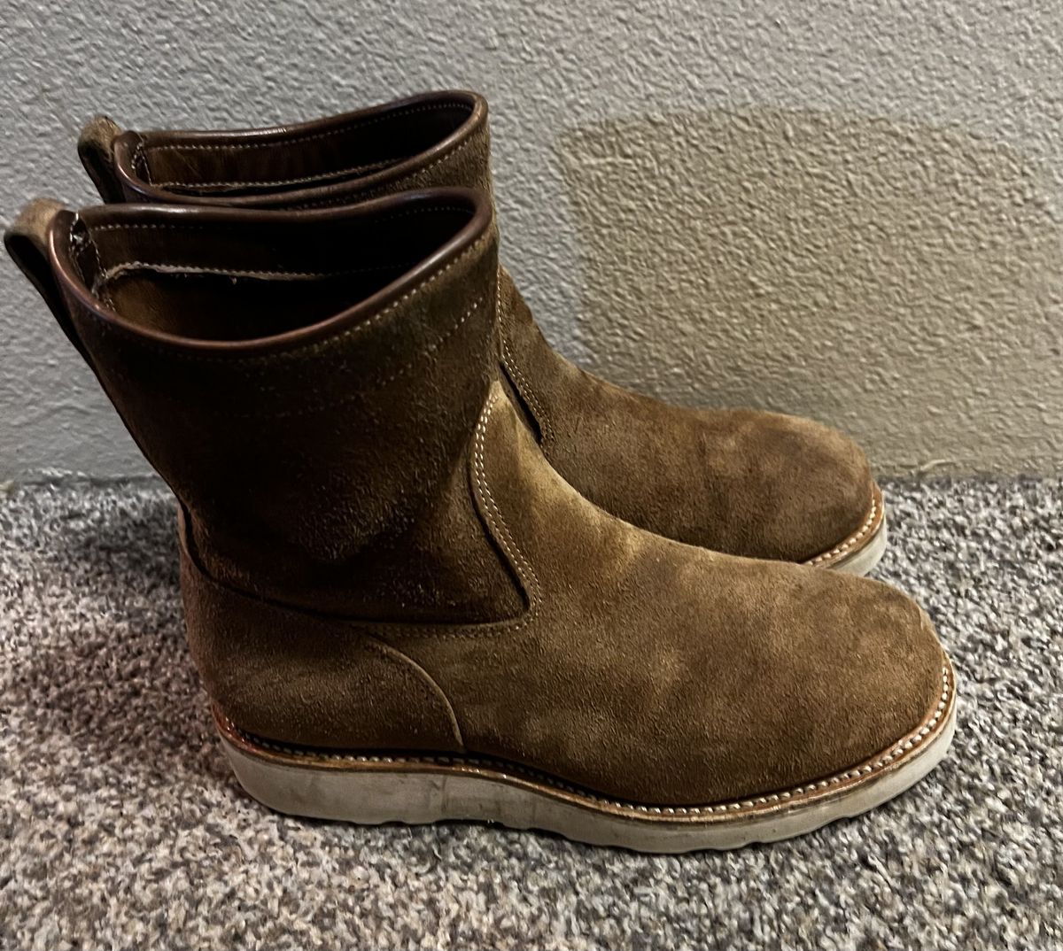 Photo by patinathunderdome on December 3, 2021 of the Viberg Roper Boot in Horween Natural Chromexcel Roughout.