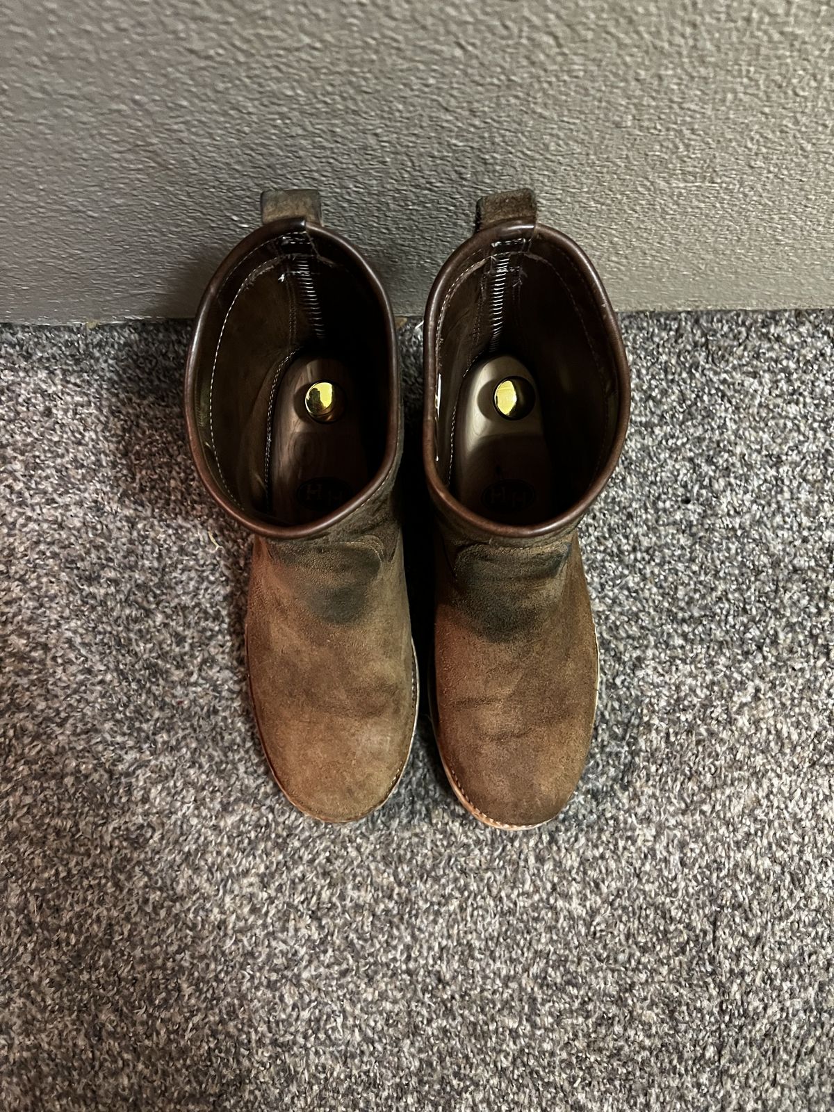 Photo by patinathunderdome on January 5, 2022 of the Viberg Roper Boot in Horween Natural Chromexcel Roughout.