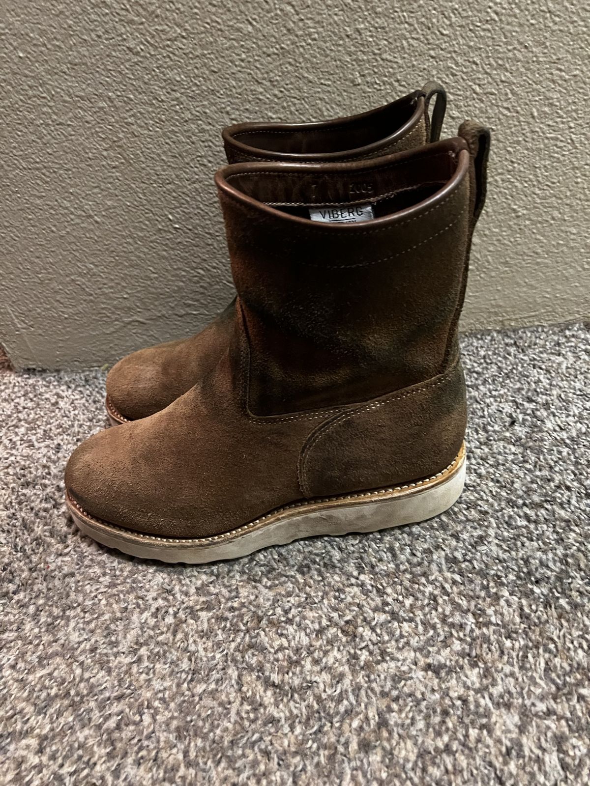 Photo by patinathunderdome on January 5, 2022 of the Viberg Roper Boot in Horween Natural Chromexcel Roughout.