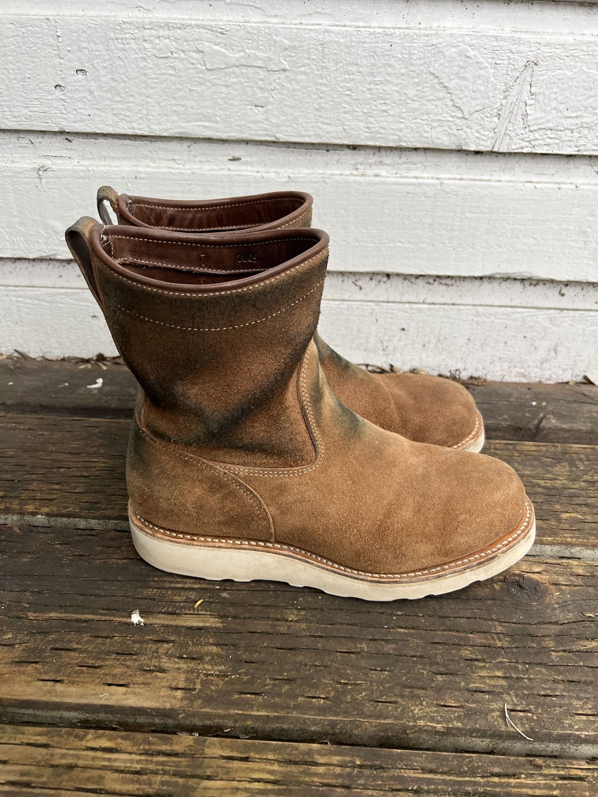 Photo by patinathunderdome on May 5, 2022 of the Viberg Roper Boot in Horween Natural Chromexcel Roughout.