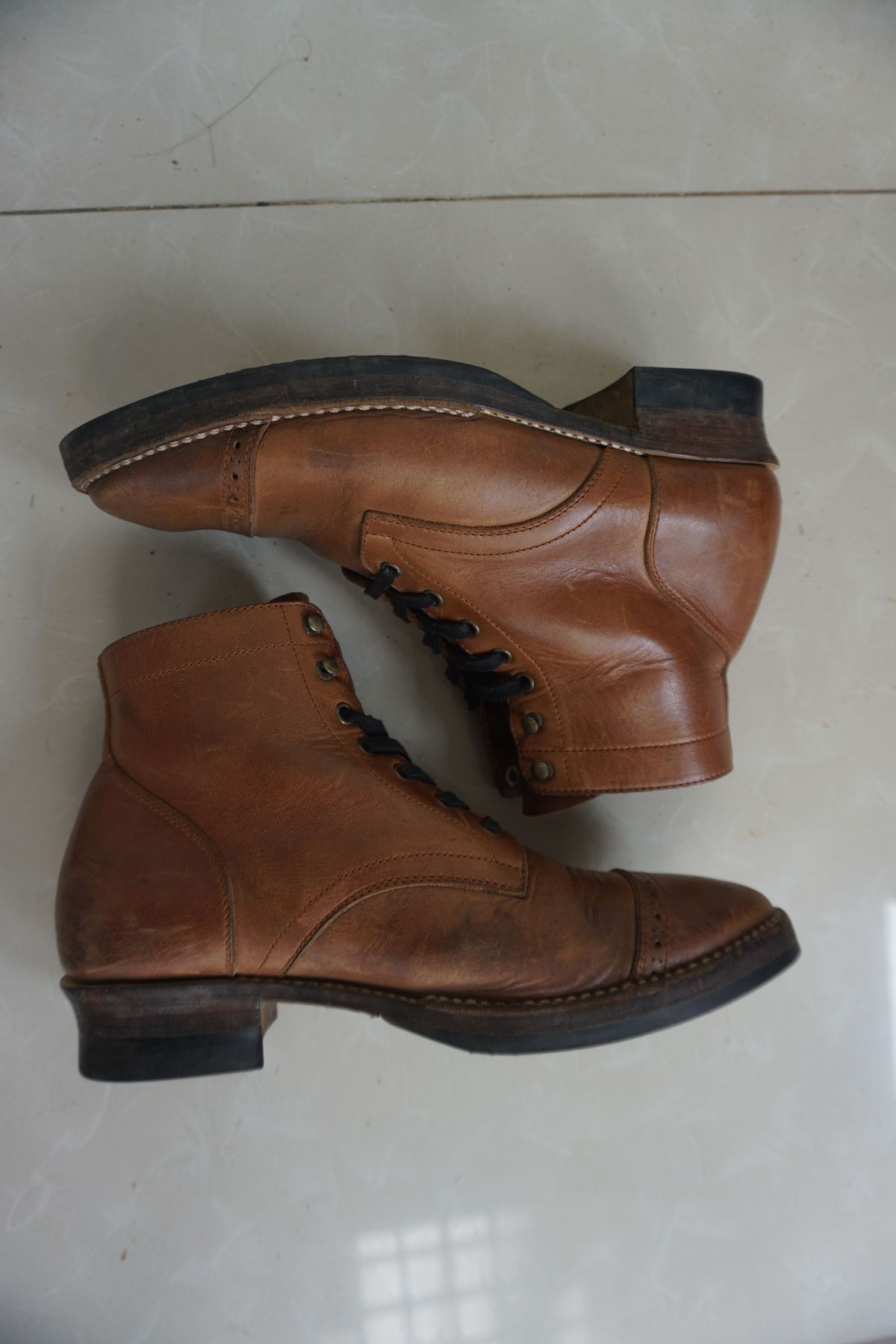 Photo by patinathunderdome on January 6, 2022 of the Junkard SC2089 in Horween Natural Chromexcel.
