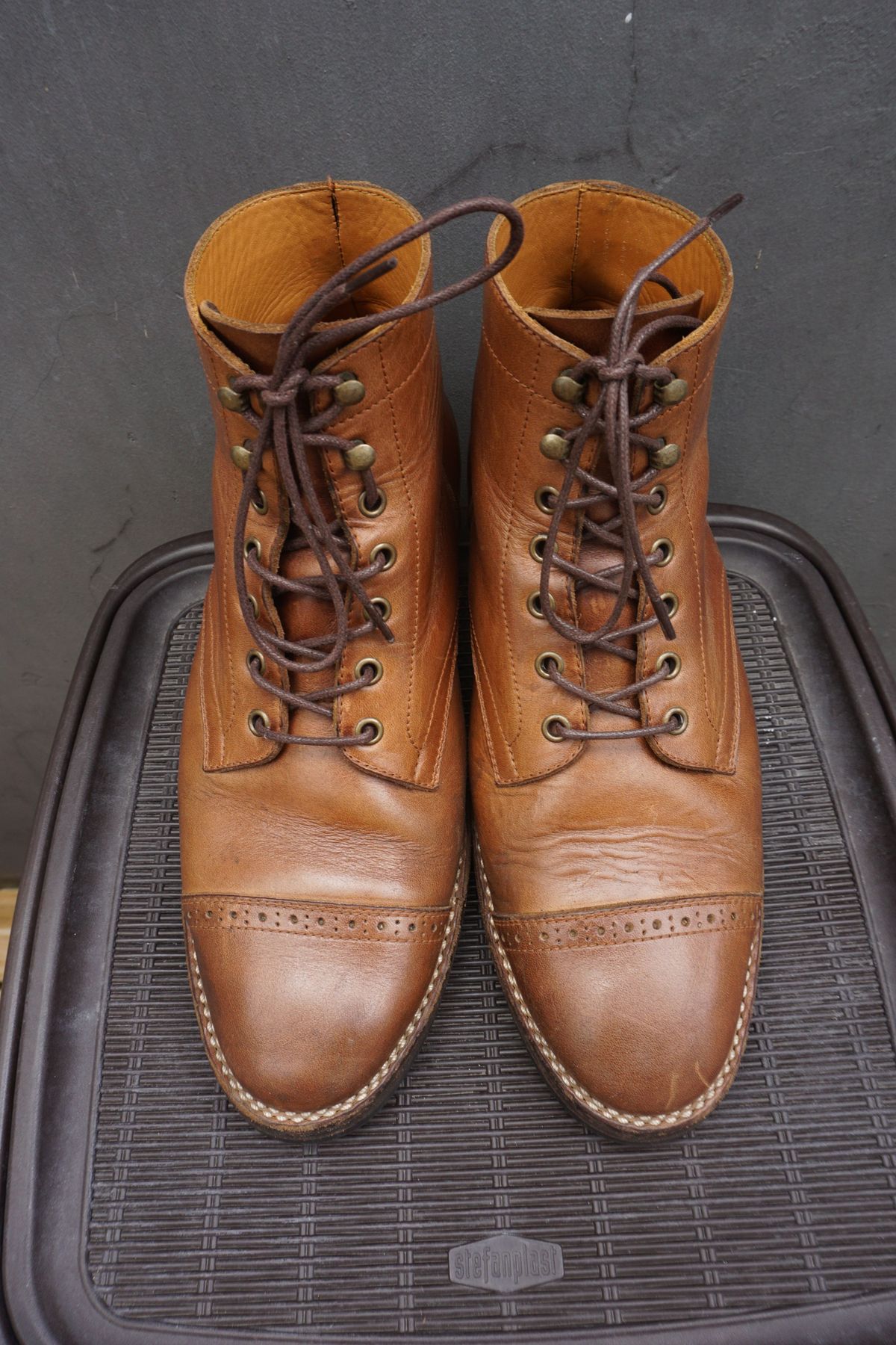 Photo by patinathunderdome on February 6, 2022 of the Junkard SC2089 in Horween Natural Chromexcel.
