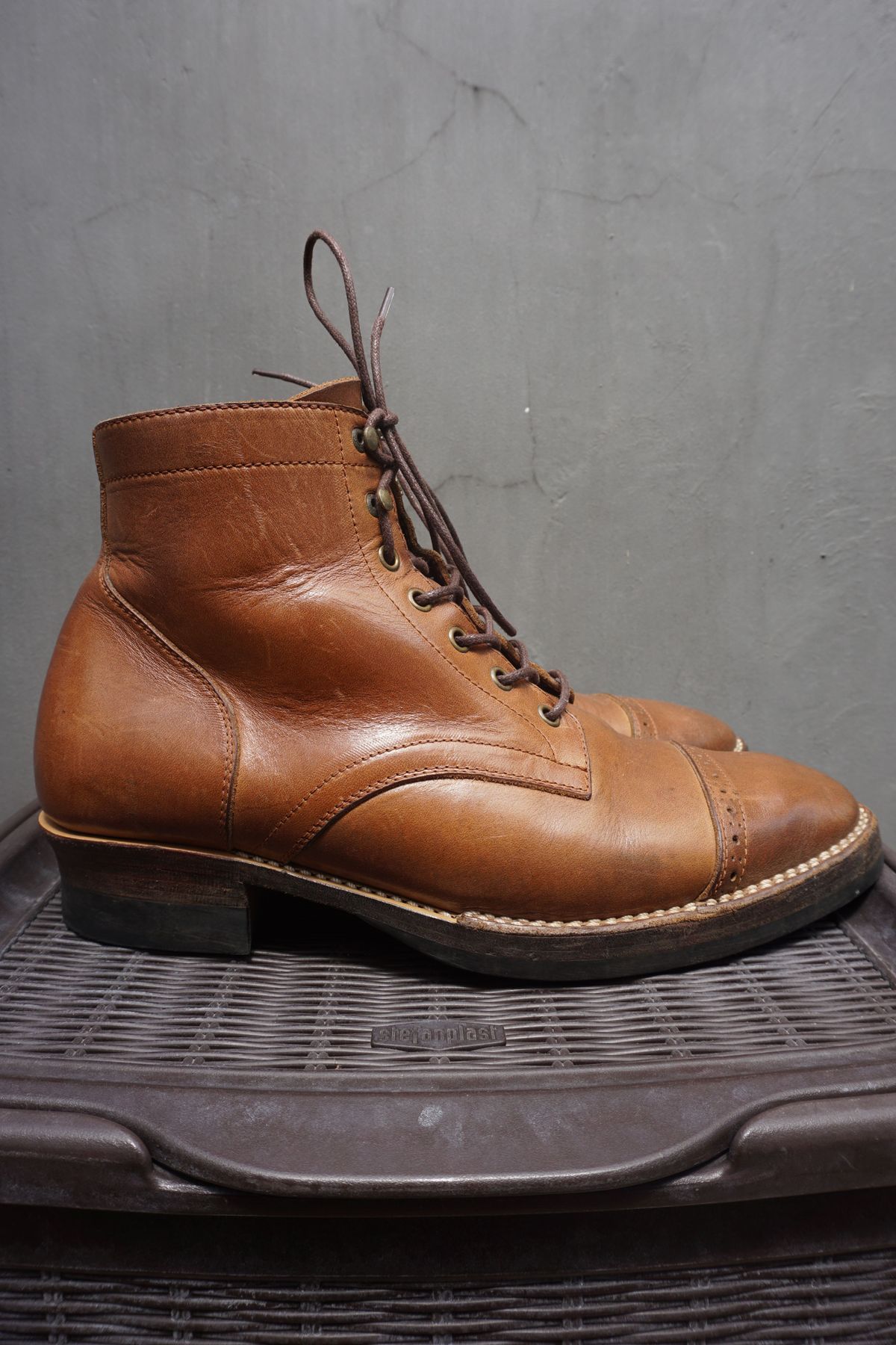 Photo by patinathunderdome on February 6, 2022 of the Junkard SC2089 in Horween Natural Chromexcel.