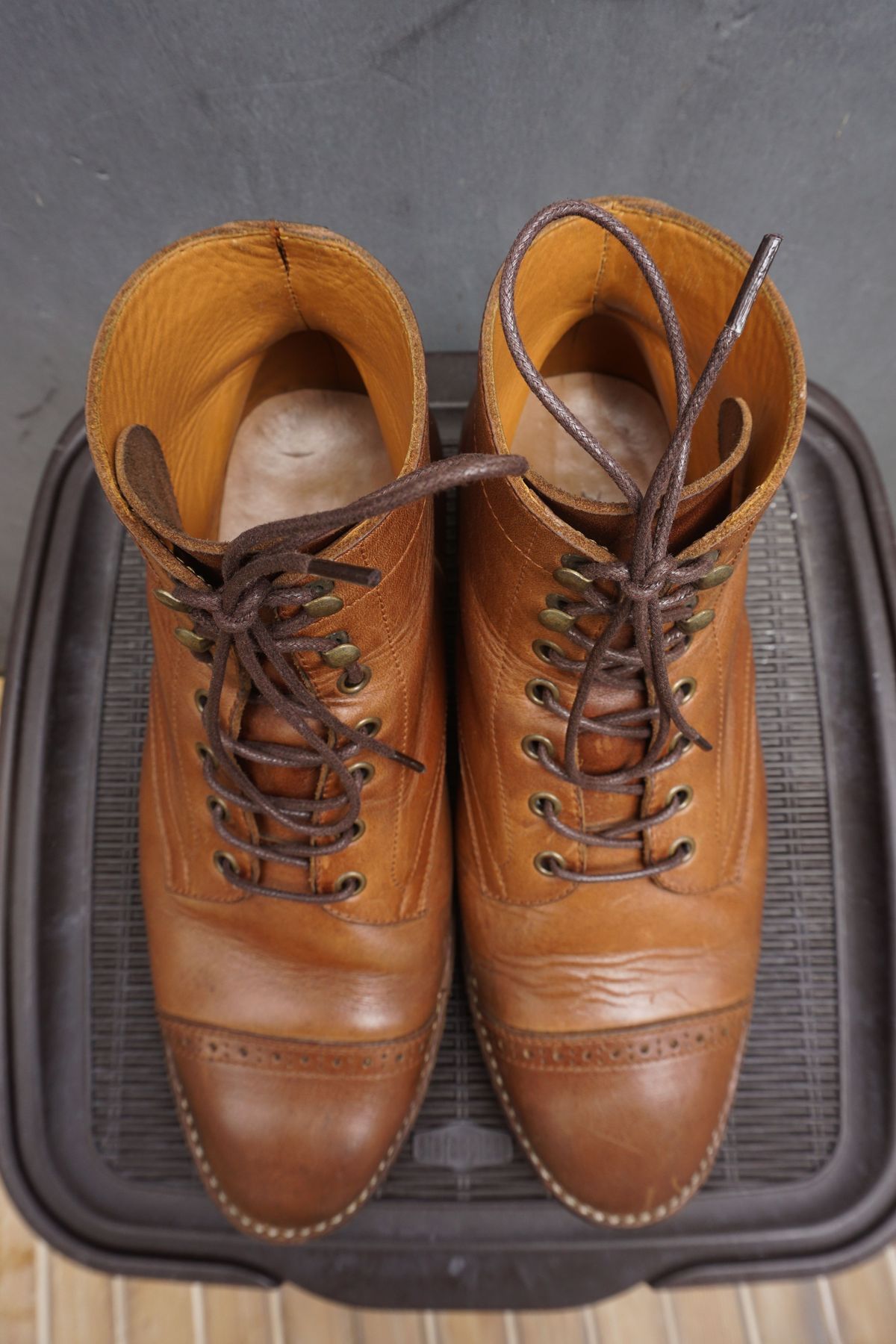 Photo by patinathunderdome on February 6, 2022 of the Junkard SC2089 in Horween Natural Chromexcel.