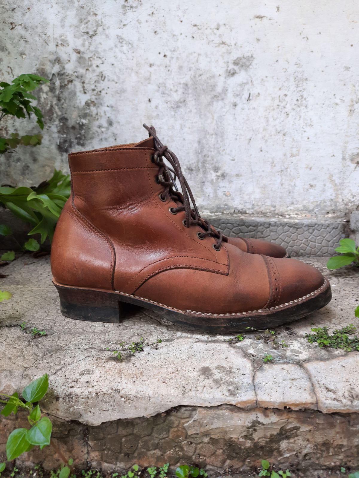 Photo by patinathunderdome on April 5, 2022 of the Junkard SC2089 in Horween Natural Chromexcel.