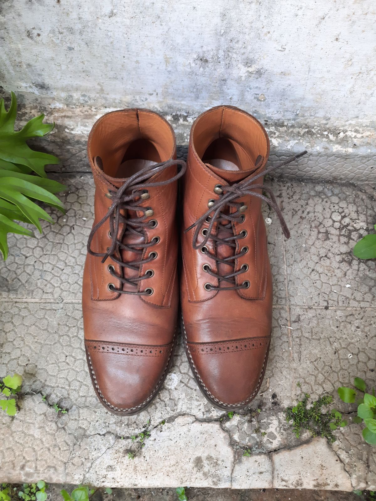 Photo by patinathunderdome on April 5, 2022 of the Junkard SC2089 in Horween Natural Chromexcel.