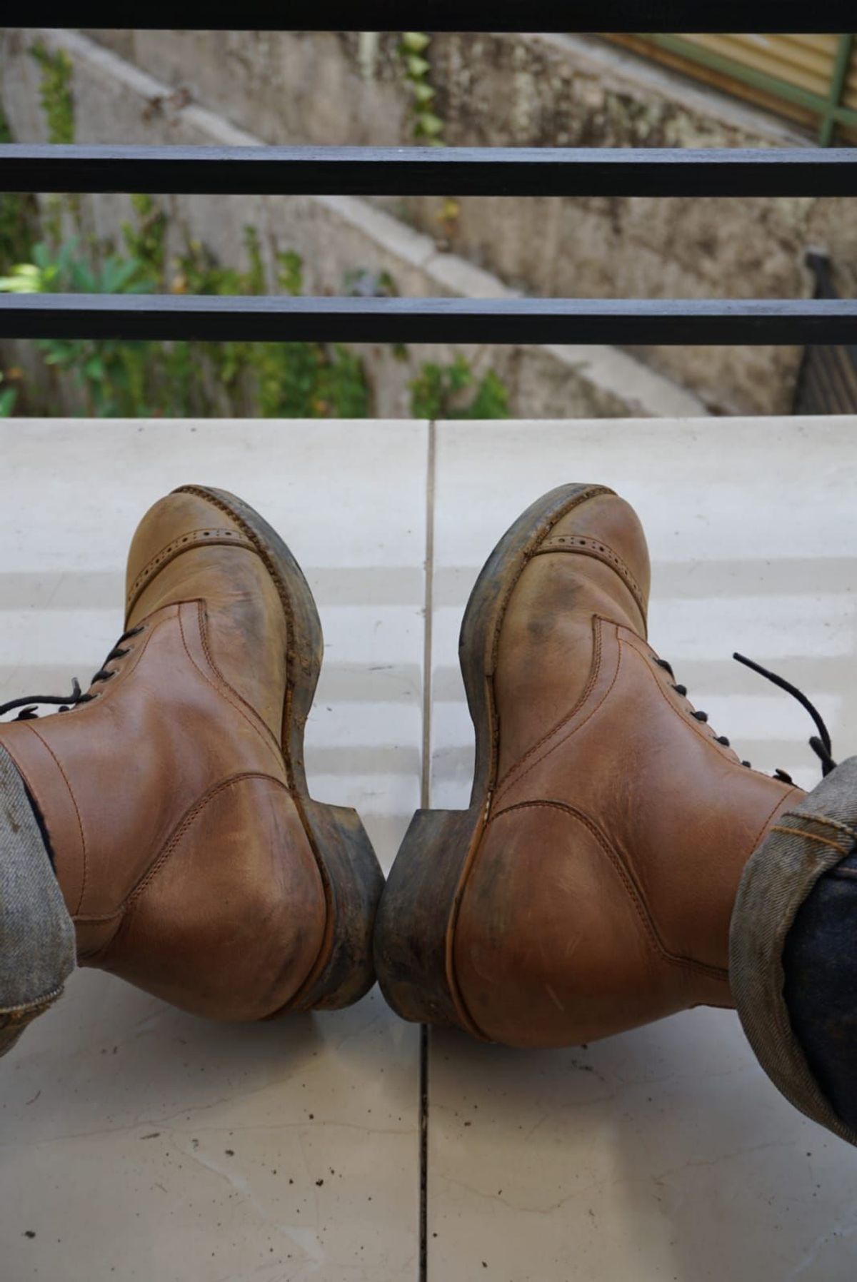 Photo by patinathunderdome on May 4, 2022 of the Junkard SC2089 in Horween Natural Chromexcel.