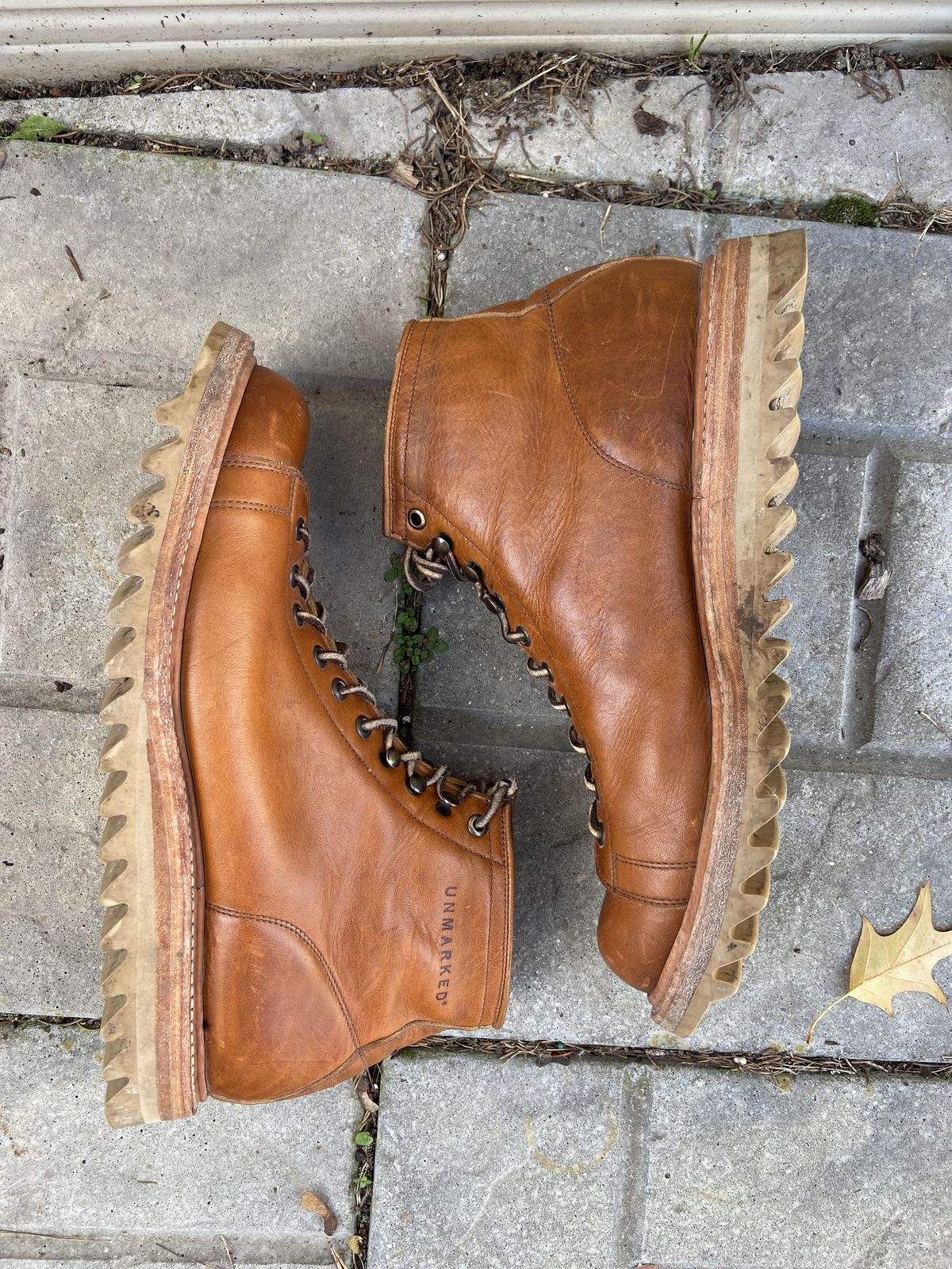Photo by patinathunderdome on November 1, 2021 of the Unmarked Archie Boots in Chahin Armagnac Heavy Cowhide.