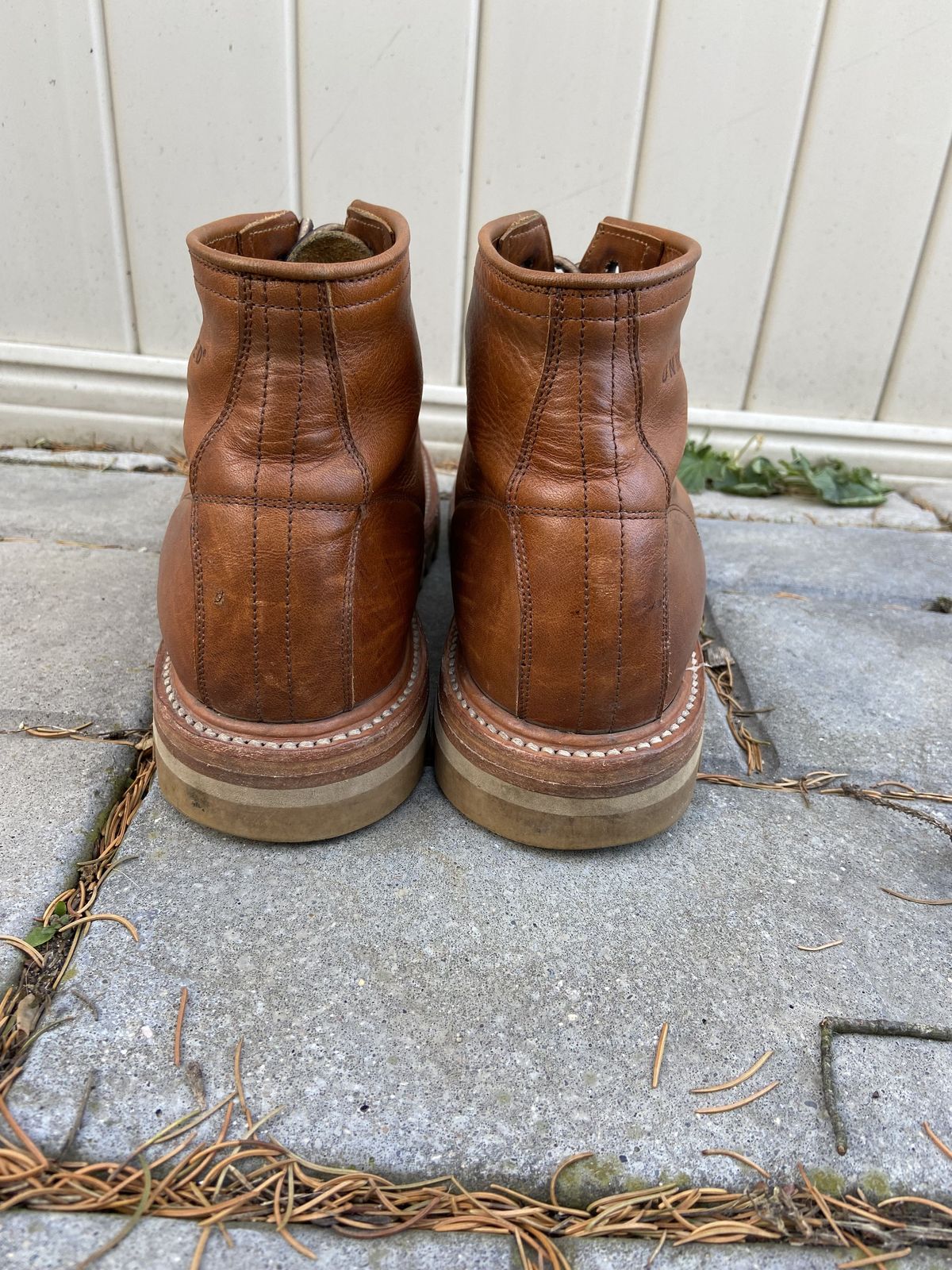 Photo by patinathunderdome on December 2, 2021 of the Unmarked Archie Boots in Chahin Armagnac Heavy Cowhide.