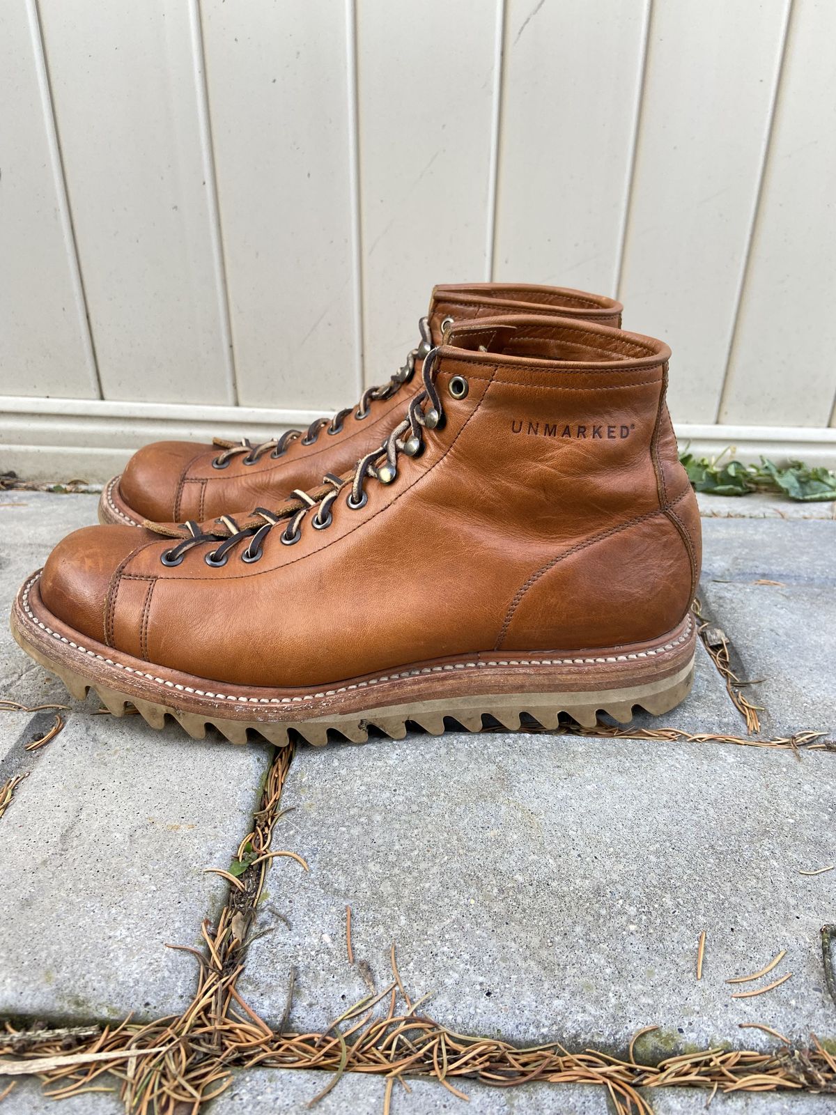 Photo by patinathunderdome on December 2, 2021 of the Unmarked Archie Boots in Chahin Armagnac Heavy Cowhide.