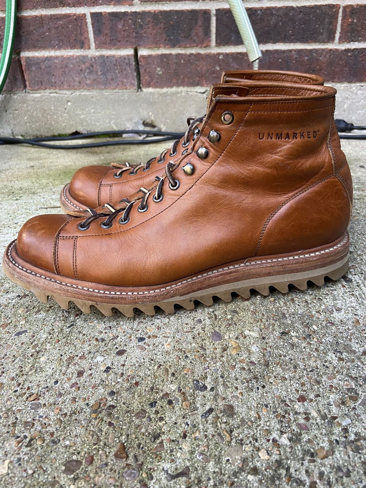 Photo by patinathunderdome on January 3, 2022 of the Unmarked Archie Boots in Chahin Armagnac Heavy Cowhide.