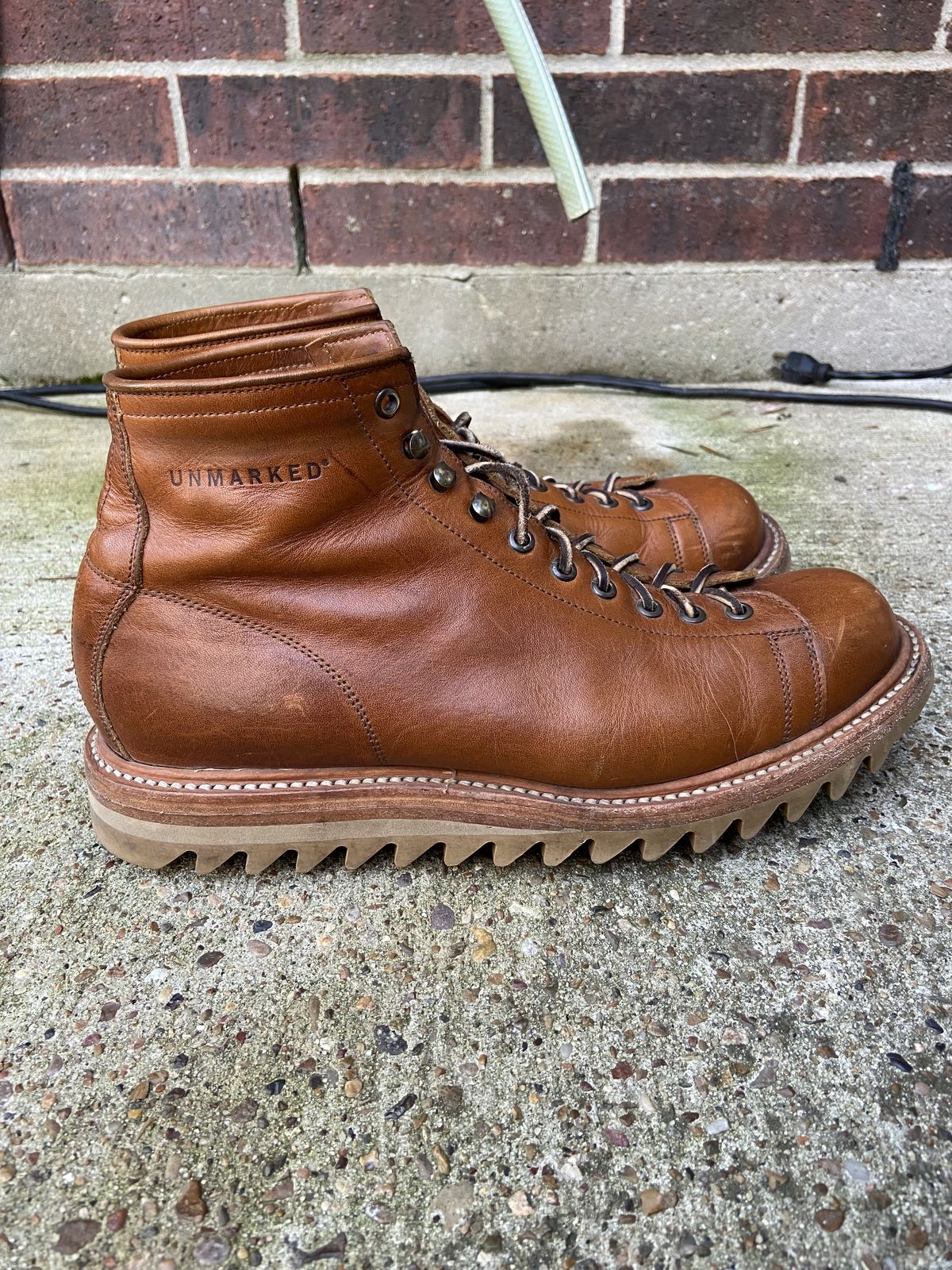 Photo by patinathunderdome on January 3, 2022 of the Unmarked Archie Boots in Chahin Armagnac Heavy Cowhide.