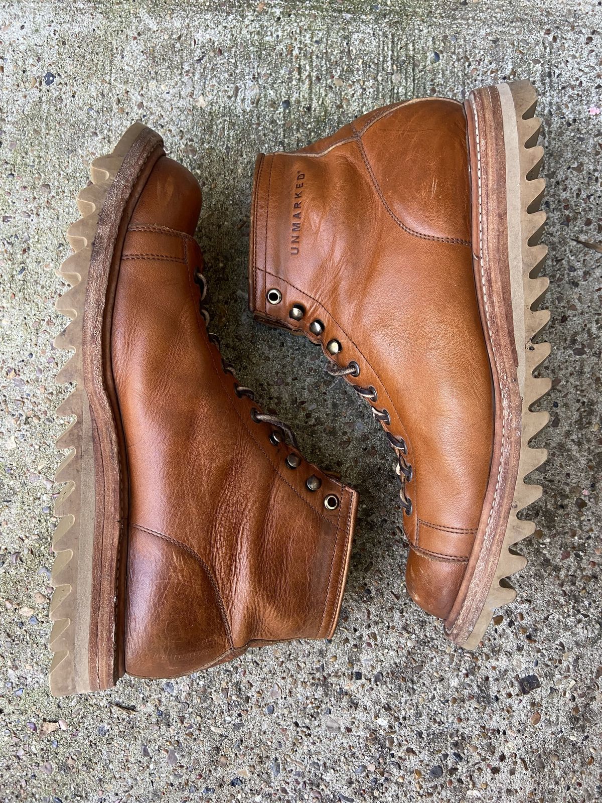 Photo by patinathunderdome on January 3, 2022 of the Unmarked Archie Boots in Chahin Armagnac Heavy Cowhide.