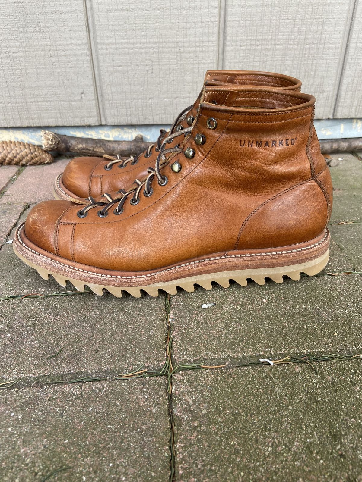 Photo by patinathunderdome on February 3, 2022 of the Unmarked Archie Boots in Chahin Armagnac Heavy Cowhide.