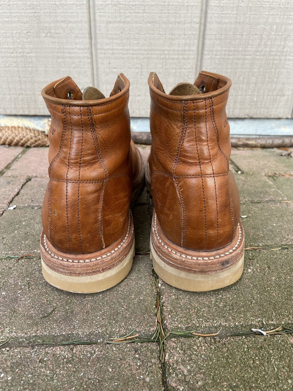 Photo by patinathunderdome on February 3, 2022 of the Unmarked Archie Boots in Chahin Armagnac Heavy Cowhide.