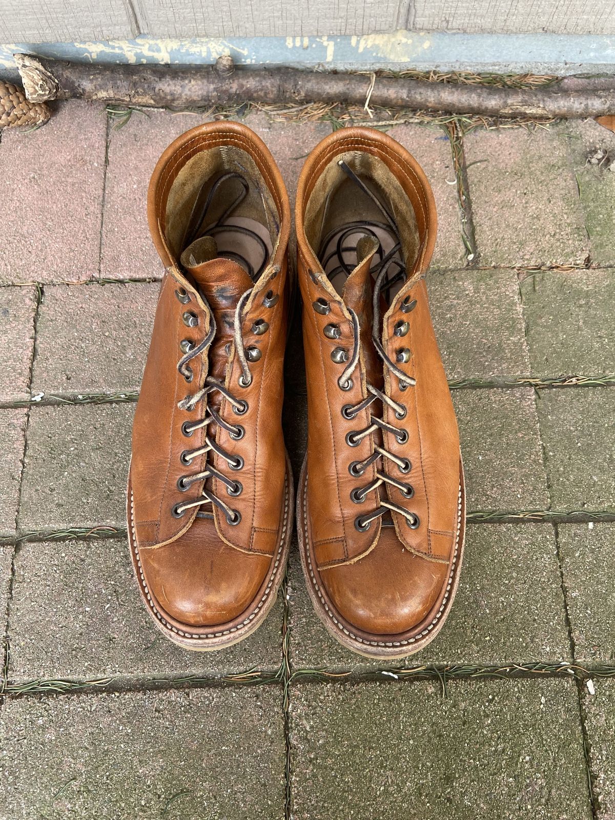 Photo by patinathunderdome on February 3, 2022 of the Unmarked Archie Boots in Chahin Armagnac Heavy Cowhide.