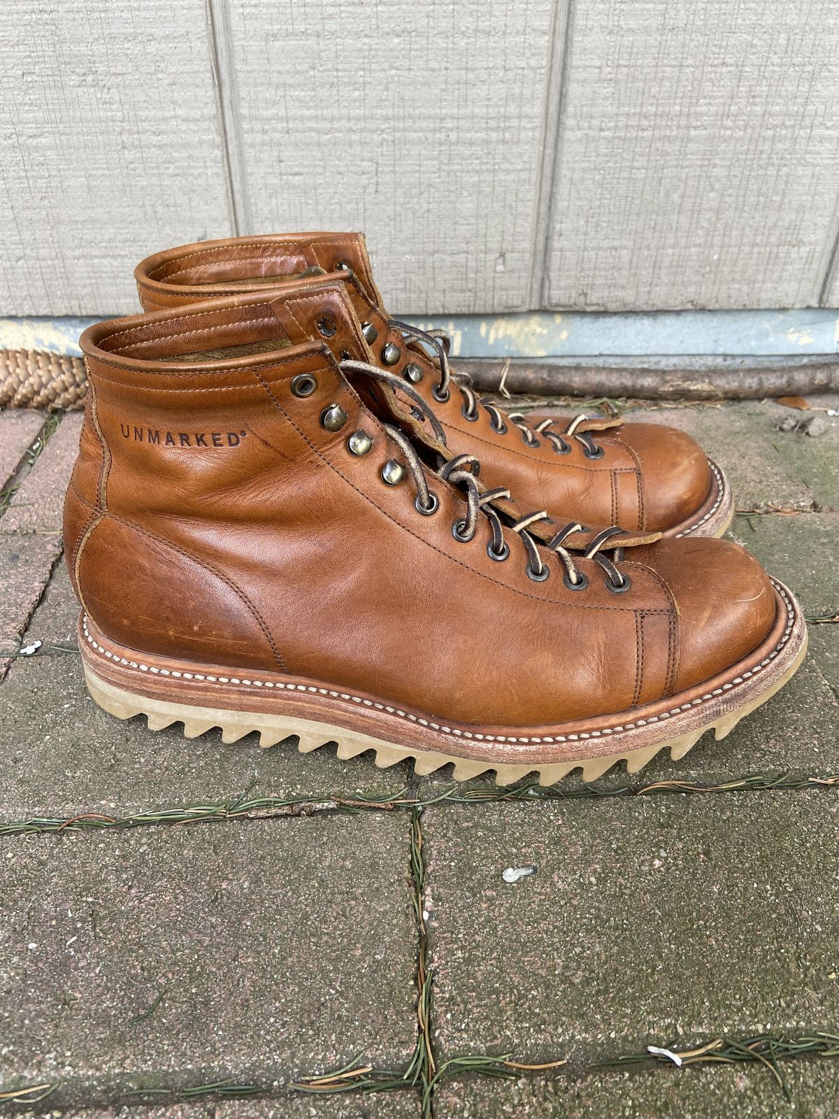 Photo by patinathunderdome on February 3, 2022 of the Unmarked Archie Boots in Chahin Armagnac Heavy Cowhide.