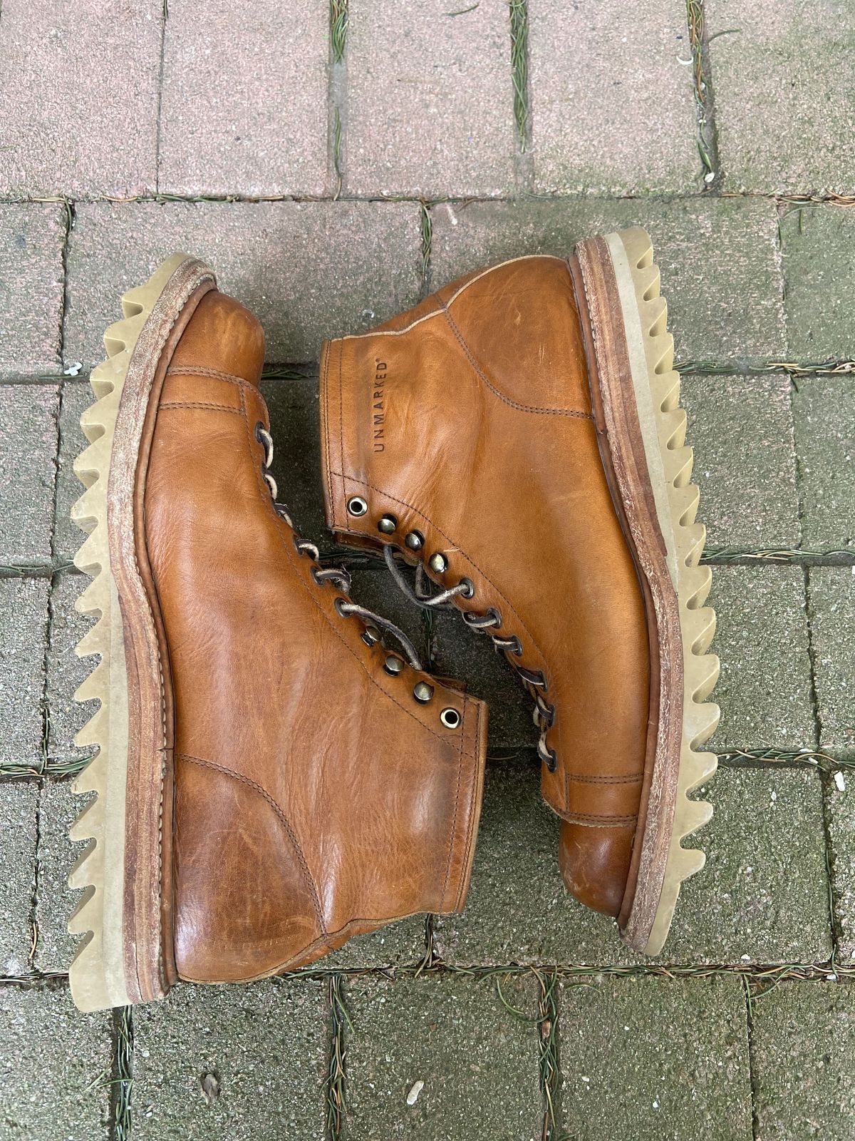 Photo by patinathunderdome on February 3, 2022 of the Unmarked Archie Boots in Chahin Armagnac Heavy Cowhide.