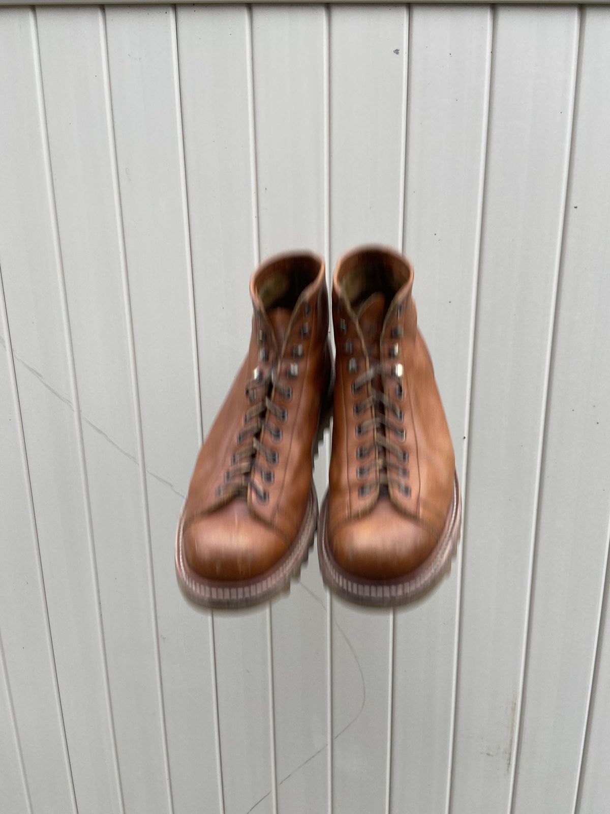 Photo by patinathunderdome on May 2, 2022 of the Unmarked Archie Boots in Chahin Armagnac Heavy Cowhide.