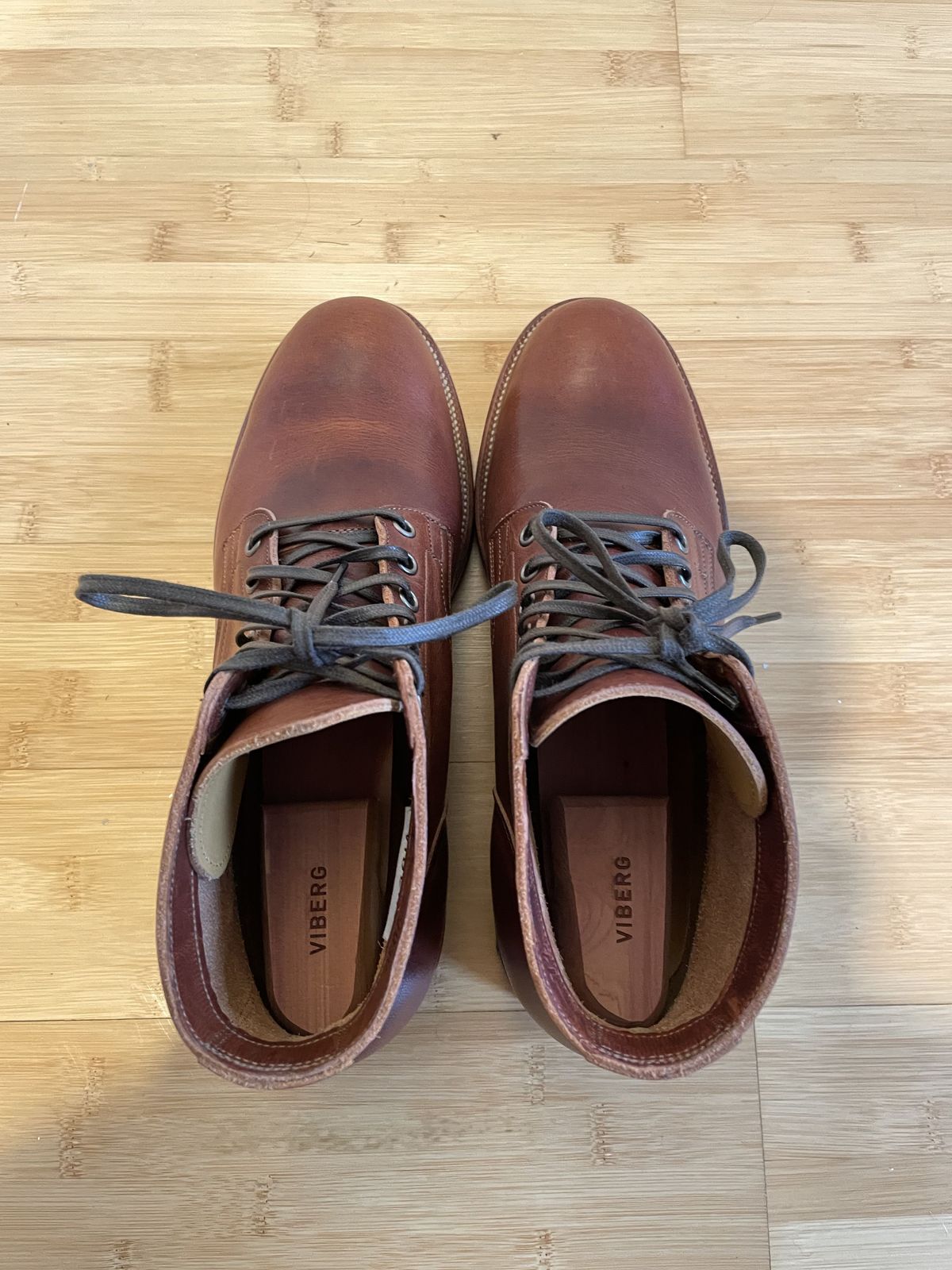 Photo by patinathunderdome on October 5, 2021 of the Viberg Service Boot in Horween Burned Oak Dublin.