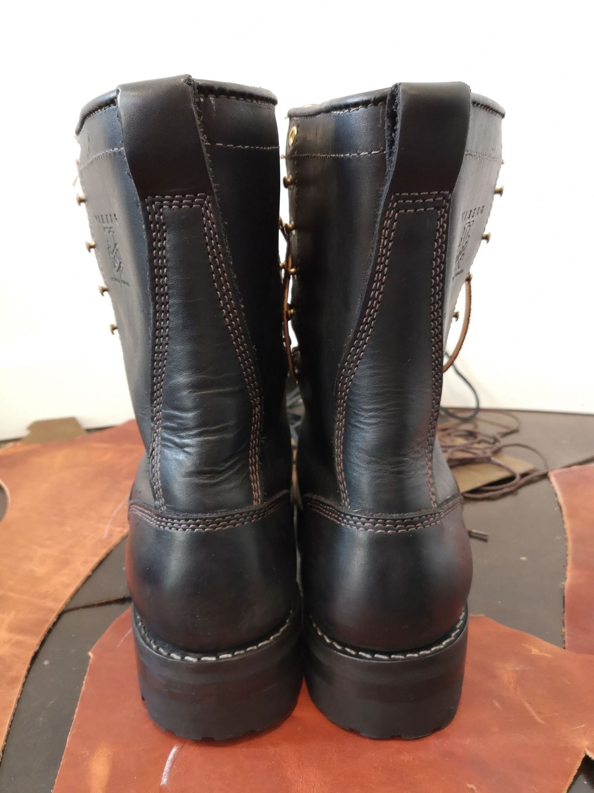 Photo by patinathunderdome on October 4, 2021 of the Viberg Work Boot in Seidel Black Oil Tan.