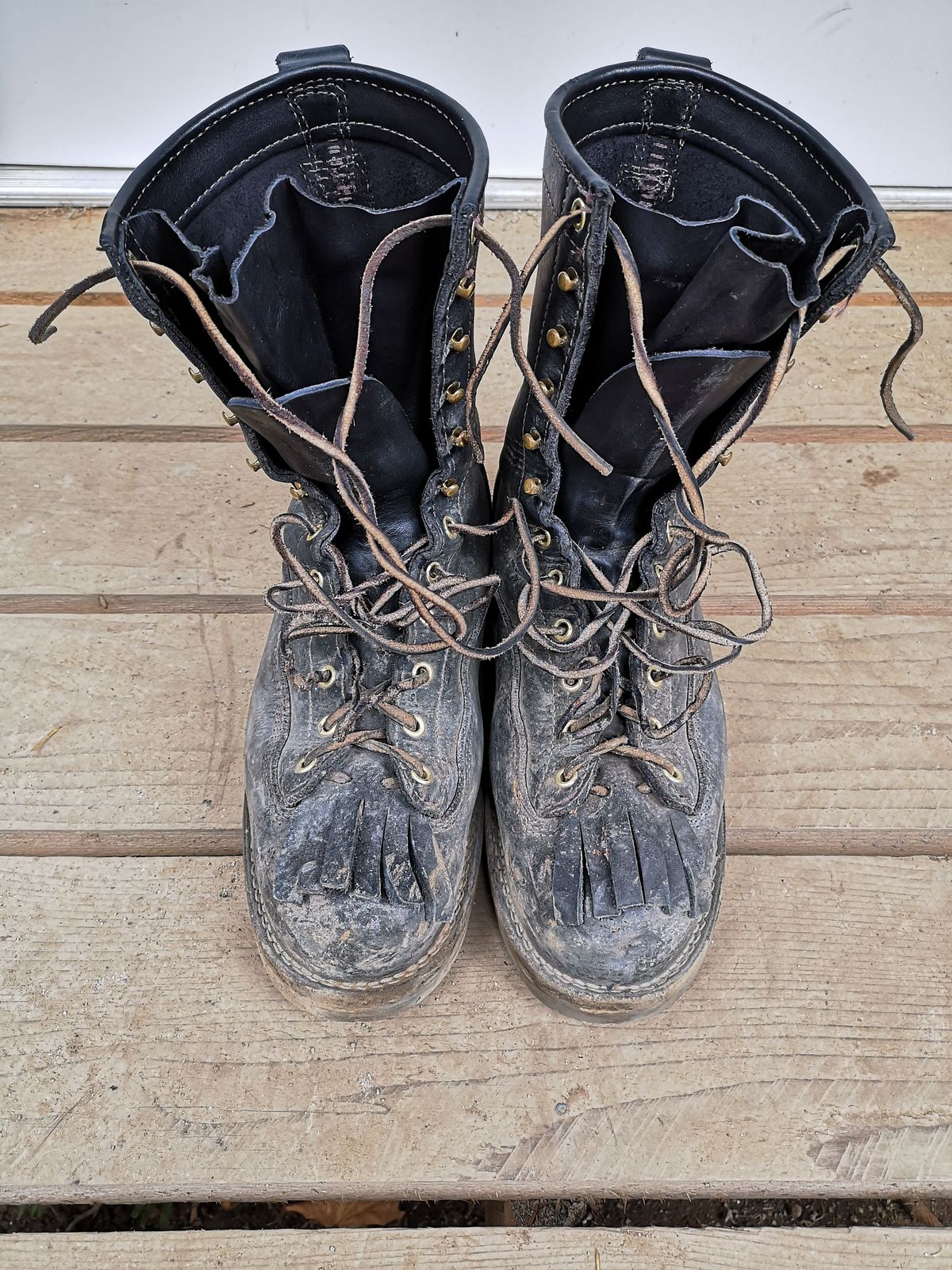 Photo by patinathunderdome on November 2, 2021 of the Viberg Work Boot in Seidel Black Oil Tan.