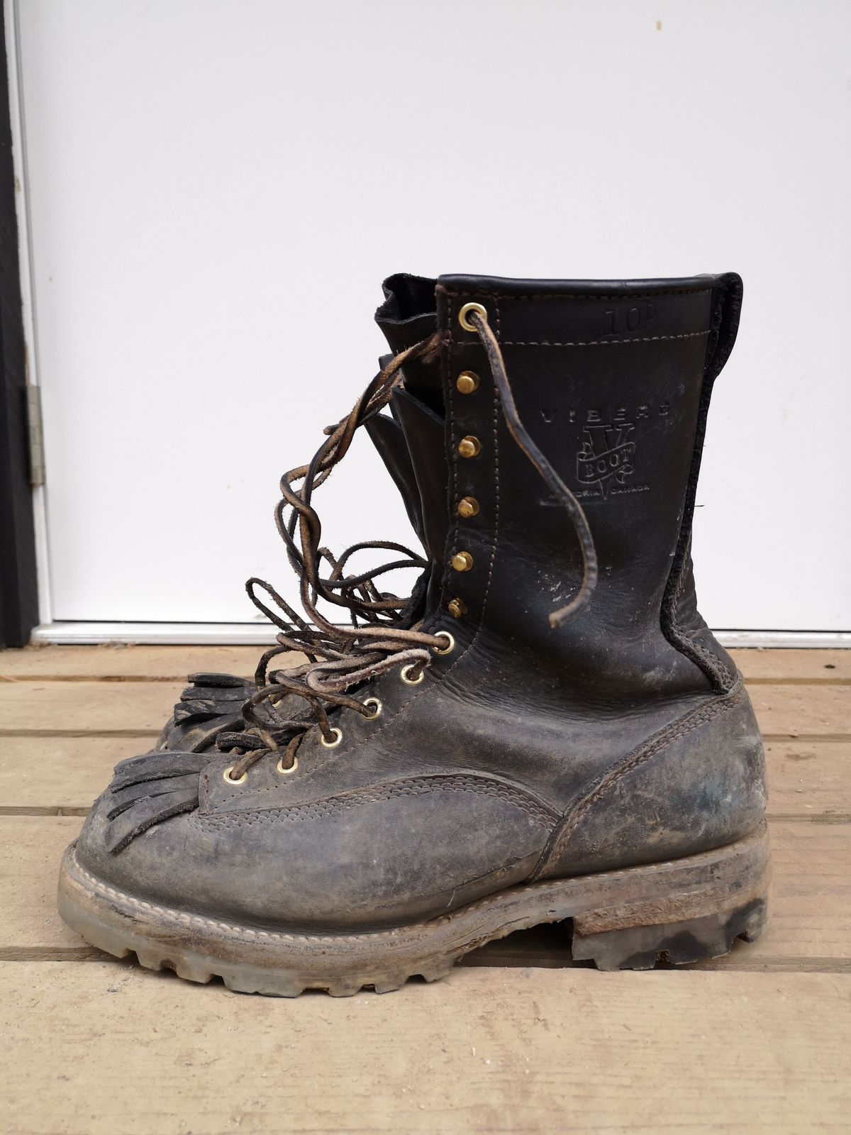 Photo by patinathunderdome on November 2, 2021 of the Viberg Work Boot in Seidel Black Oil Tan.