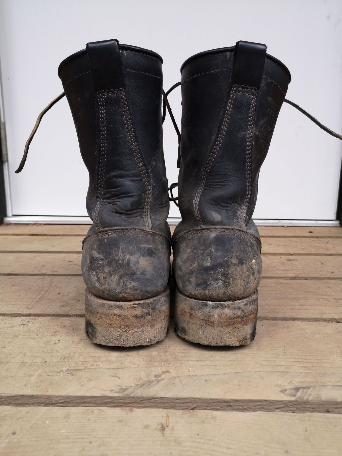 Photo by patinathunderdome on November 2, 2021 of the Viberg Work Boot in Seidel Black Oil Tan.