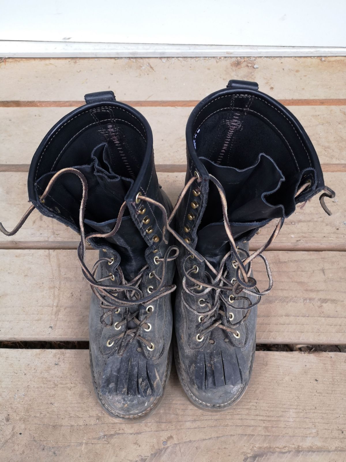 Photo by patinathunderdome on November 2, 2021 of the Viberg Work Boot in Seidel Black Oil Tan.